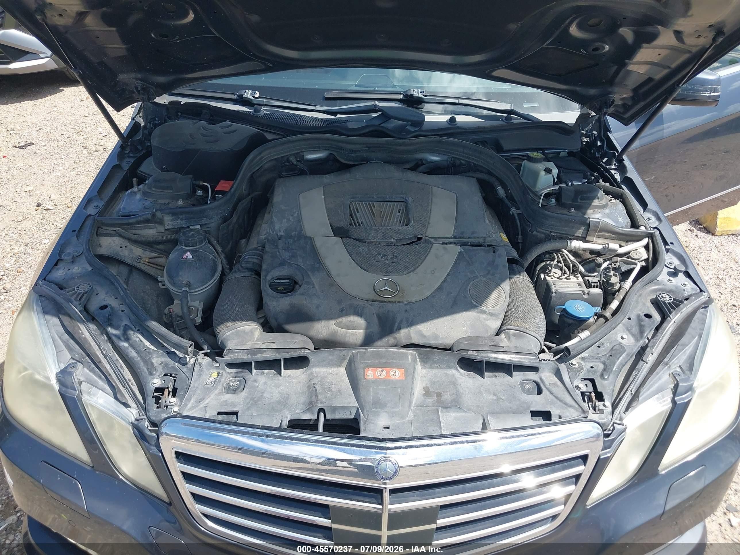 2010 Mercedes-benz E 550   Серый vin: WDDHF7CB2AA029895