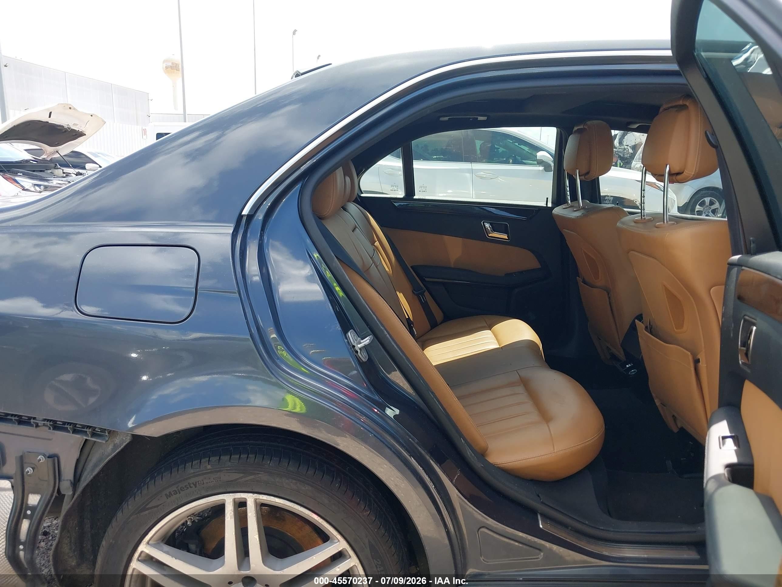 2010 Mercedes-benz E 550   Серый vin: WDDHF7CB2AA029895