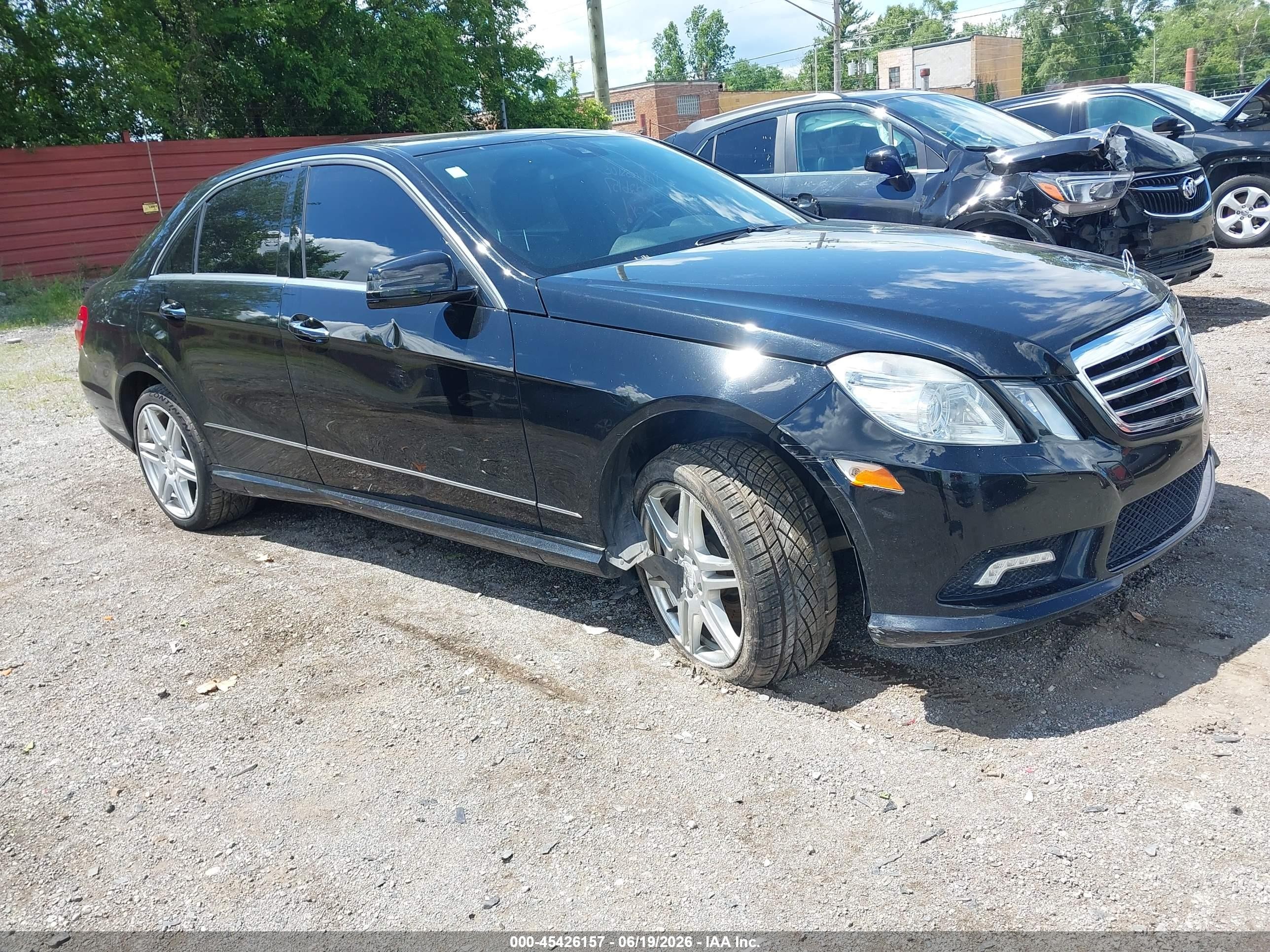 2010 Mercedes-benz E 550   Black vin: WDDHF7CB2AA120536