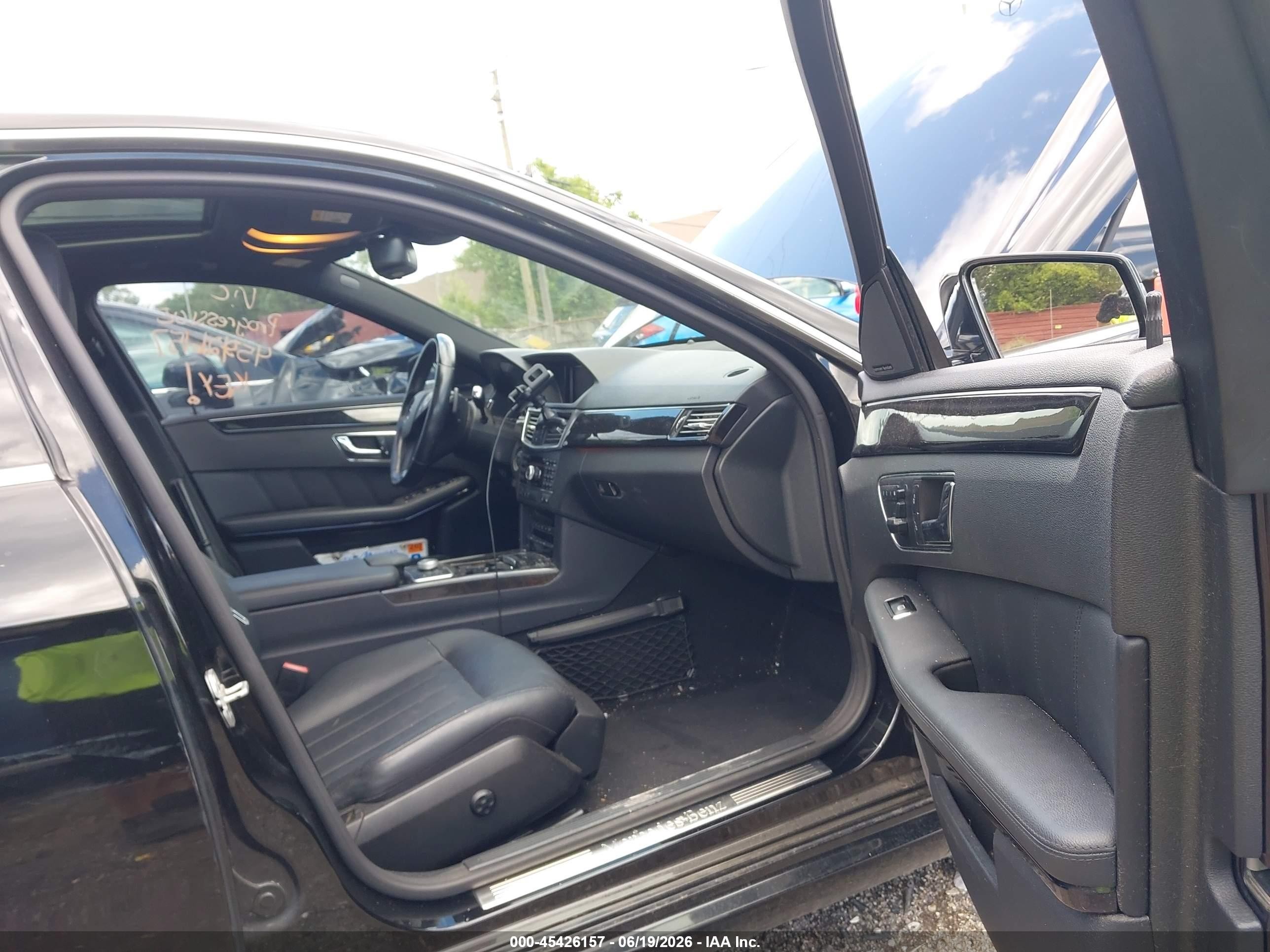 2010 Mercedes-benz E 550   Black vin: WDDHF7CB2AA120536