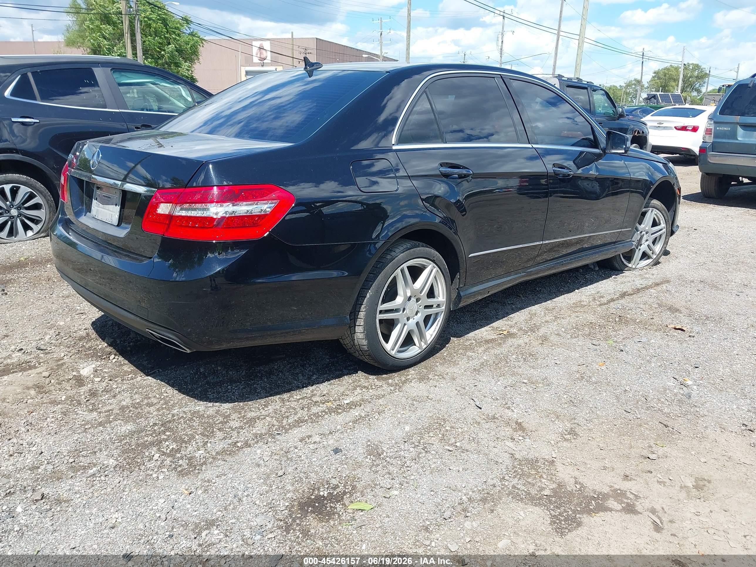 2010 Mercedes-benz E 550   Black vin: WDDHF7CB2AA120536