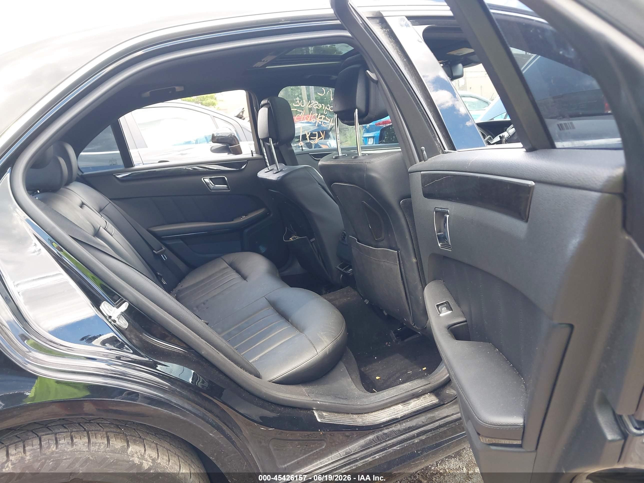 2010 Mercedes-benz E 550   Black vin: WDDHF7CB2AA120536