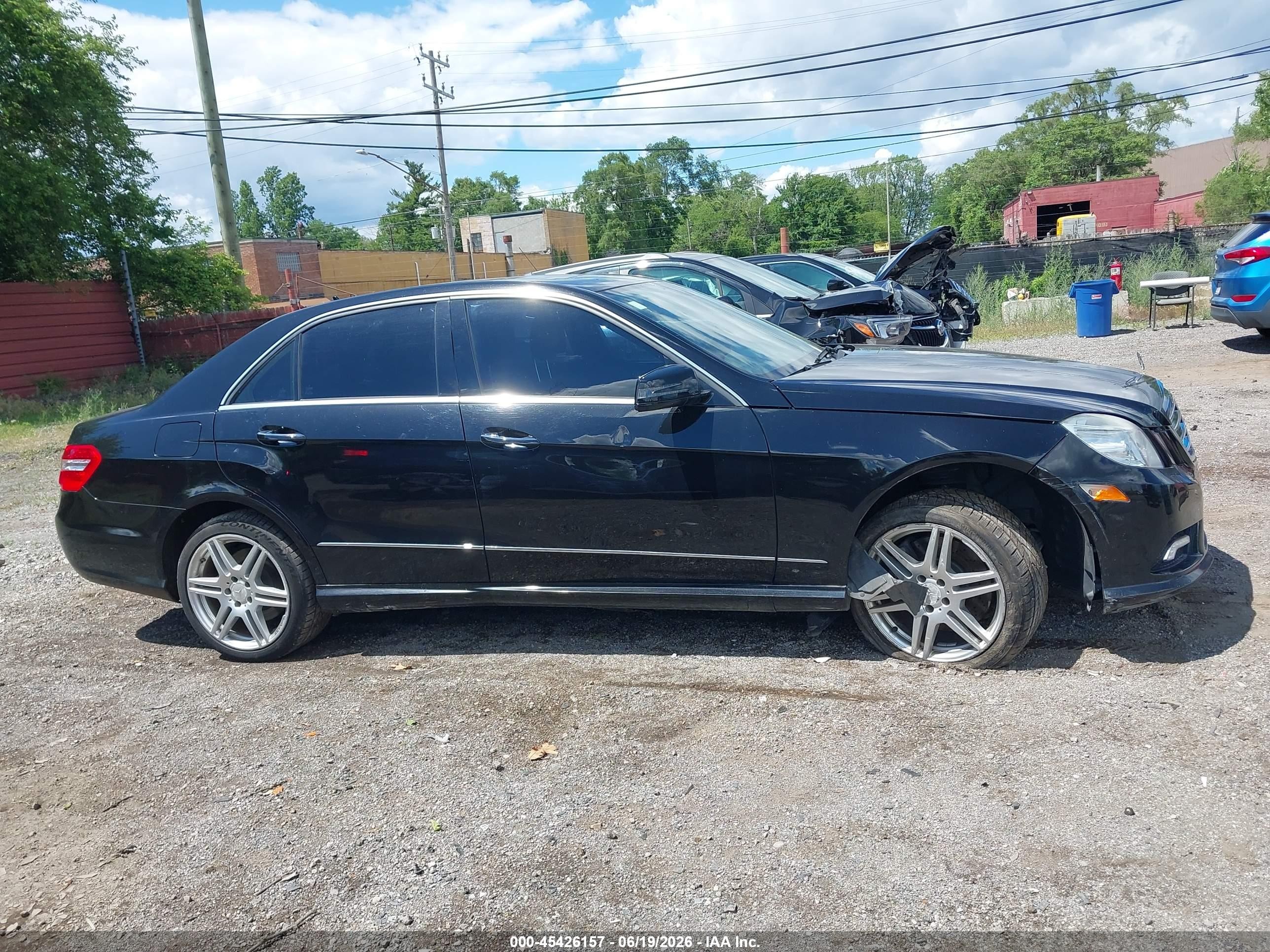 2010 Mercedes-benz E 550   Black vin: WDDHF7CB2AA120536