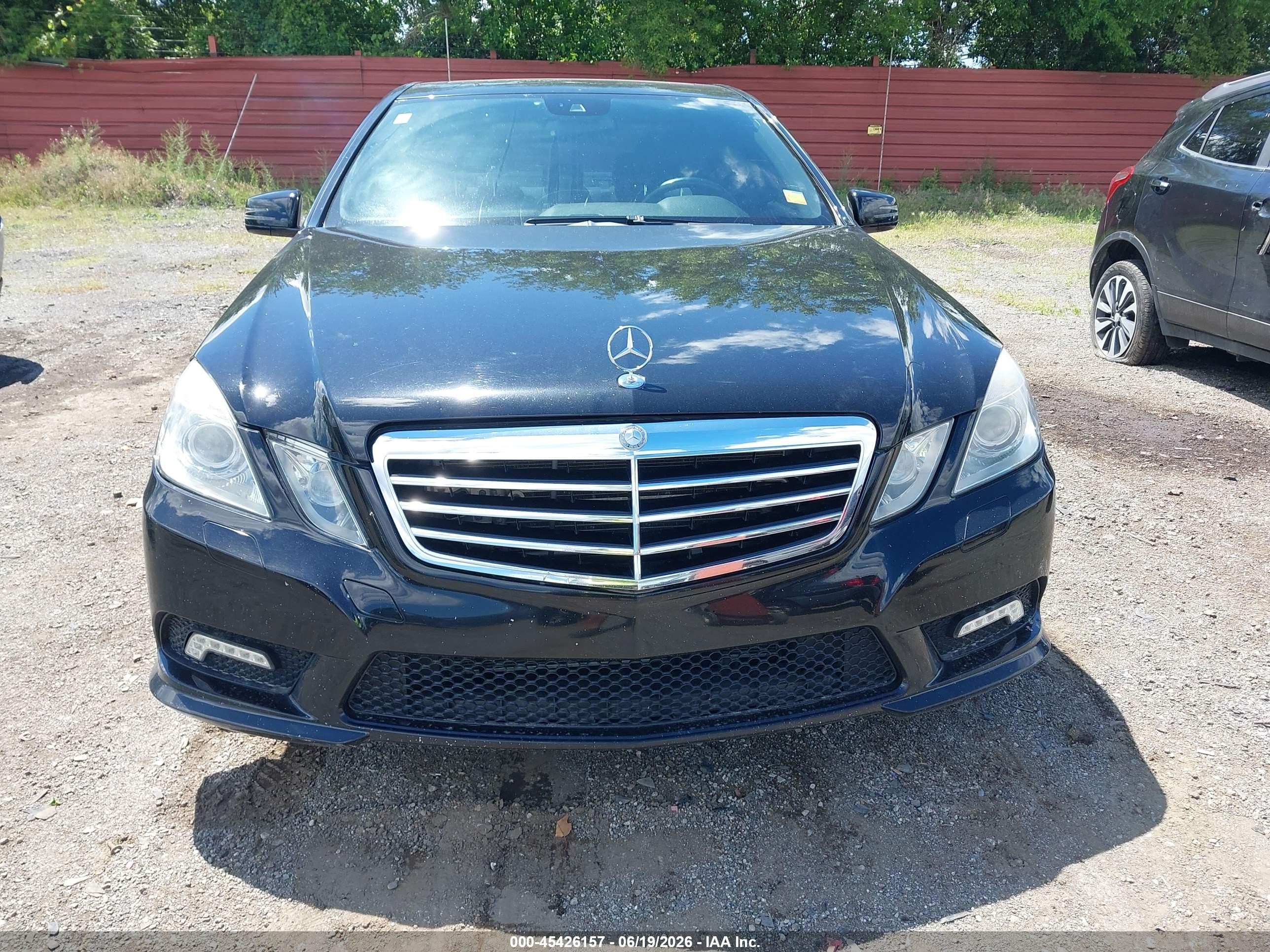 2010 Mercedes-benz E 550   Black vin: WDDHF7CB2AA120536
