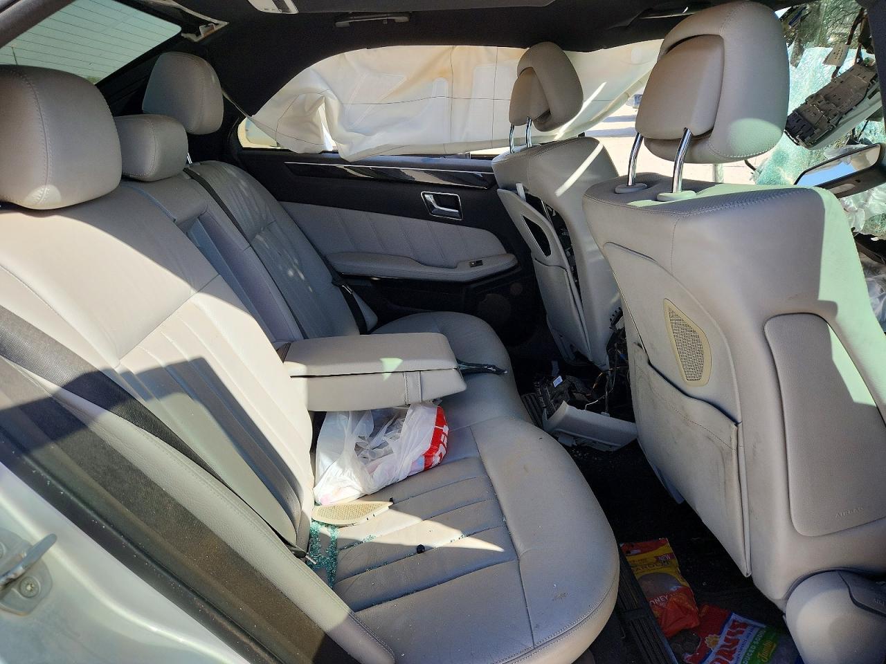 2010 Mercedes-benz E 550 Silver vin: WDDHF7CB2AA194779