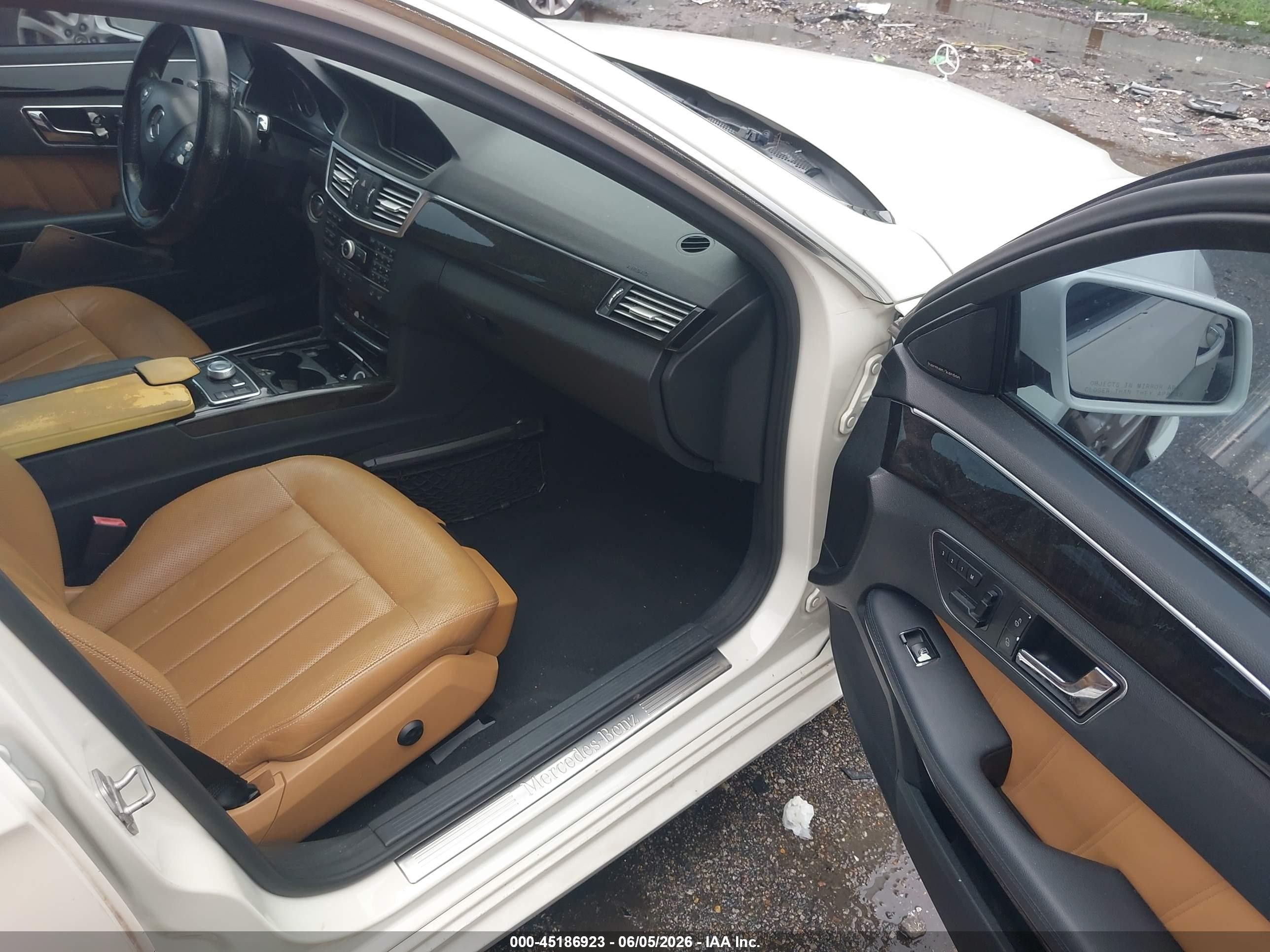 2010 Mercedes-benz E 550   White vin: WDDHF7CB3AA093234
