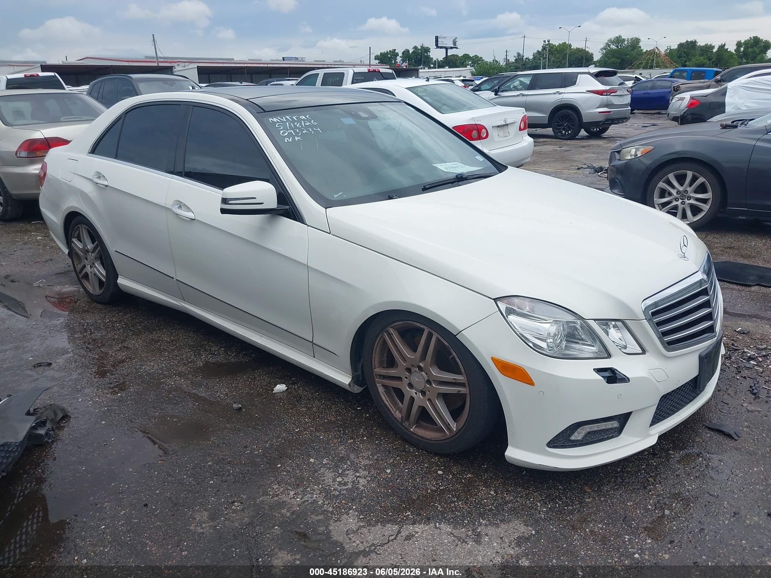 2010 Mercedes-benz E 550   White vin: WDDHF7CB3AA093234