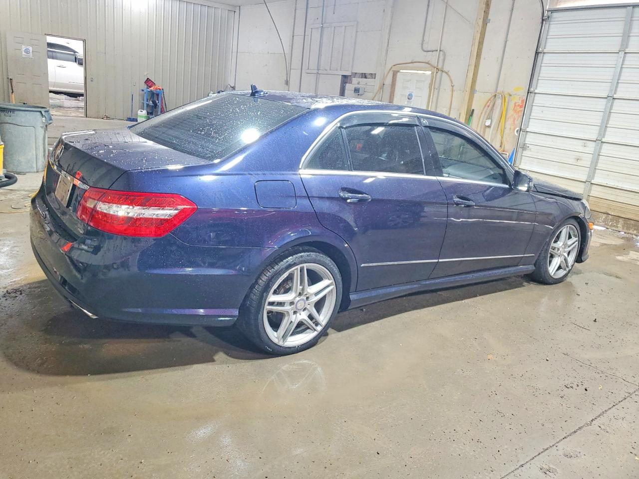 2011 Mercedes-benz E 550 Blue vin: WDDHF7CB4BA291659