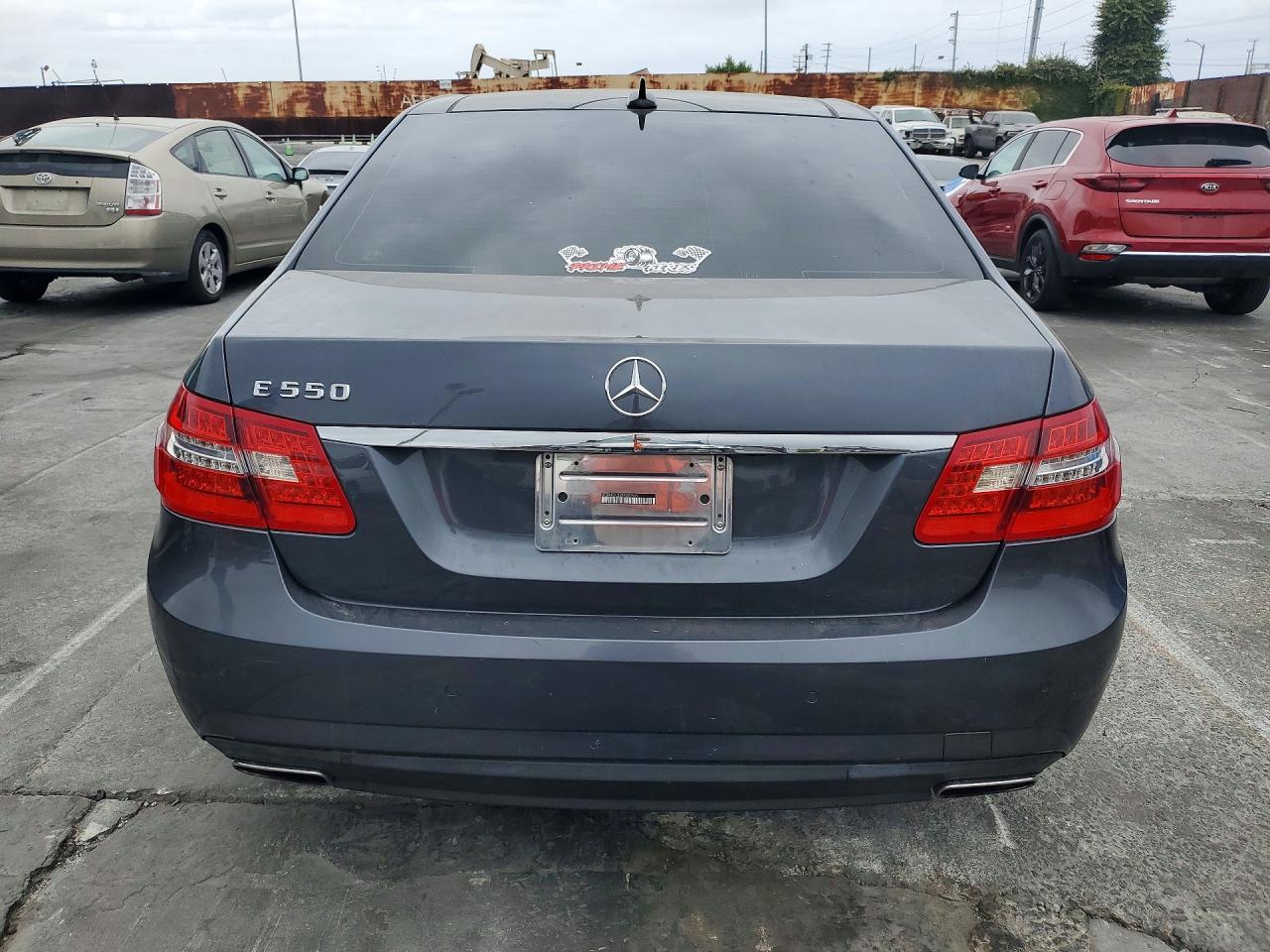 2011 Mercedes-benz E 550 Gray vin: WDDHF7CB6BA420999