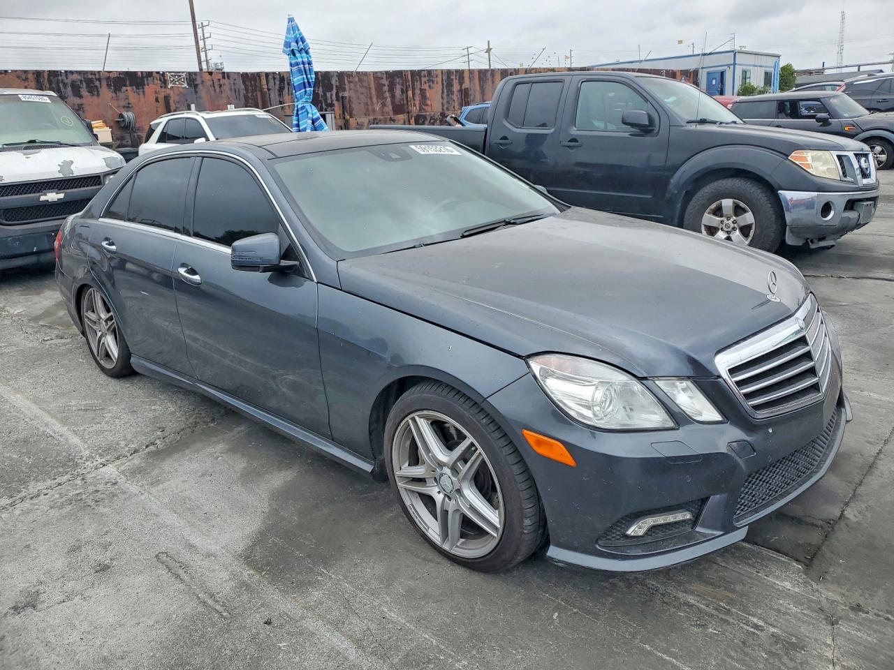 2011 Mercedes-benz E 550 Gray vin: WDDHF7CB6BA420999