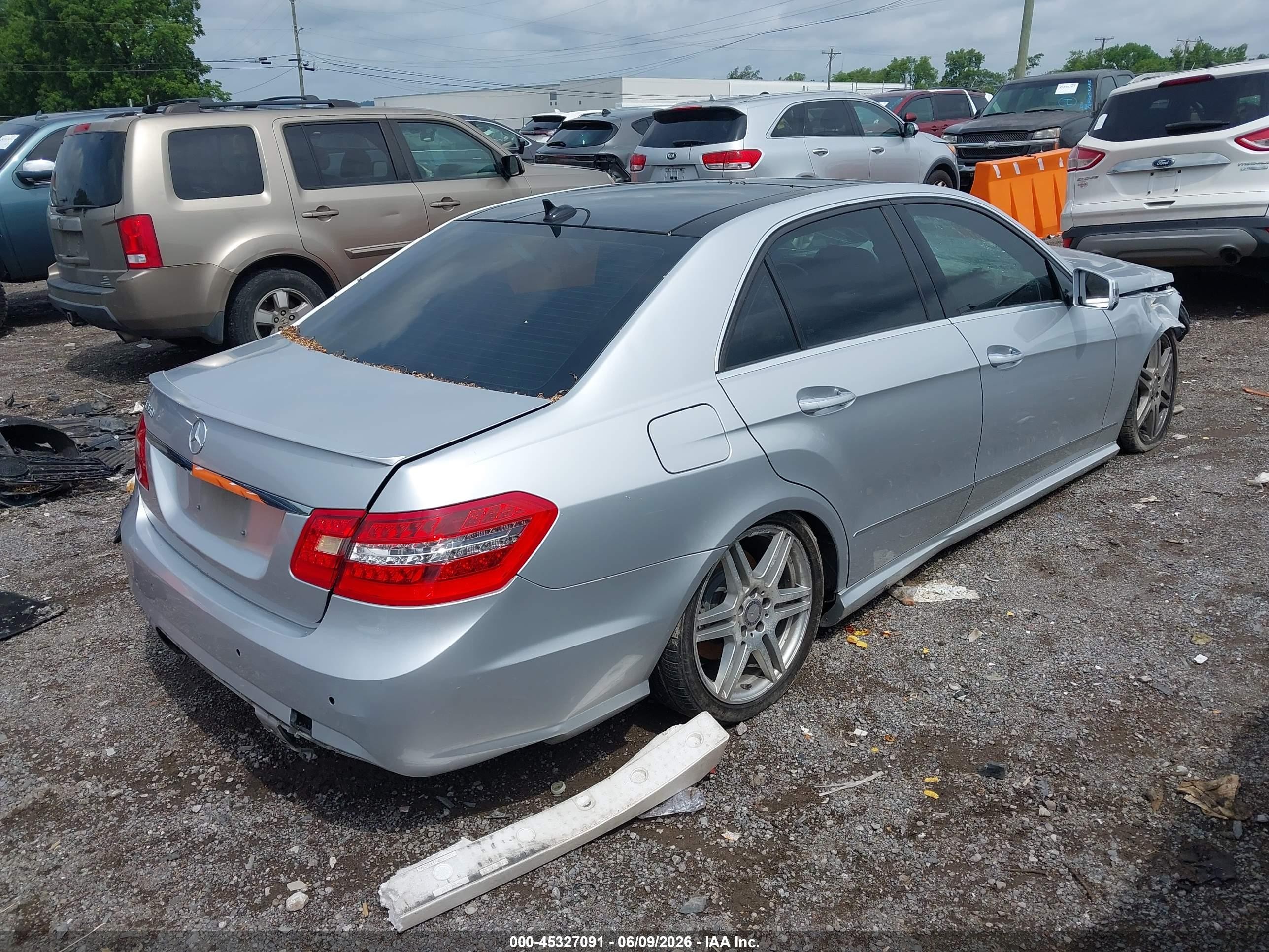 2010 Mercedes-benz E 550   Silver vin: WDDHF7CB7AA061628