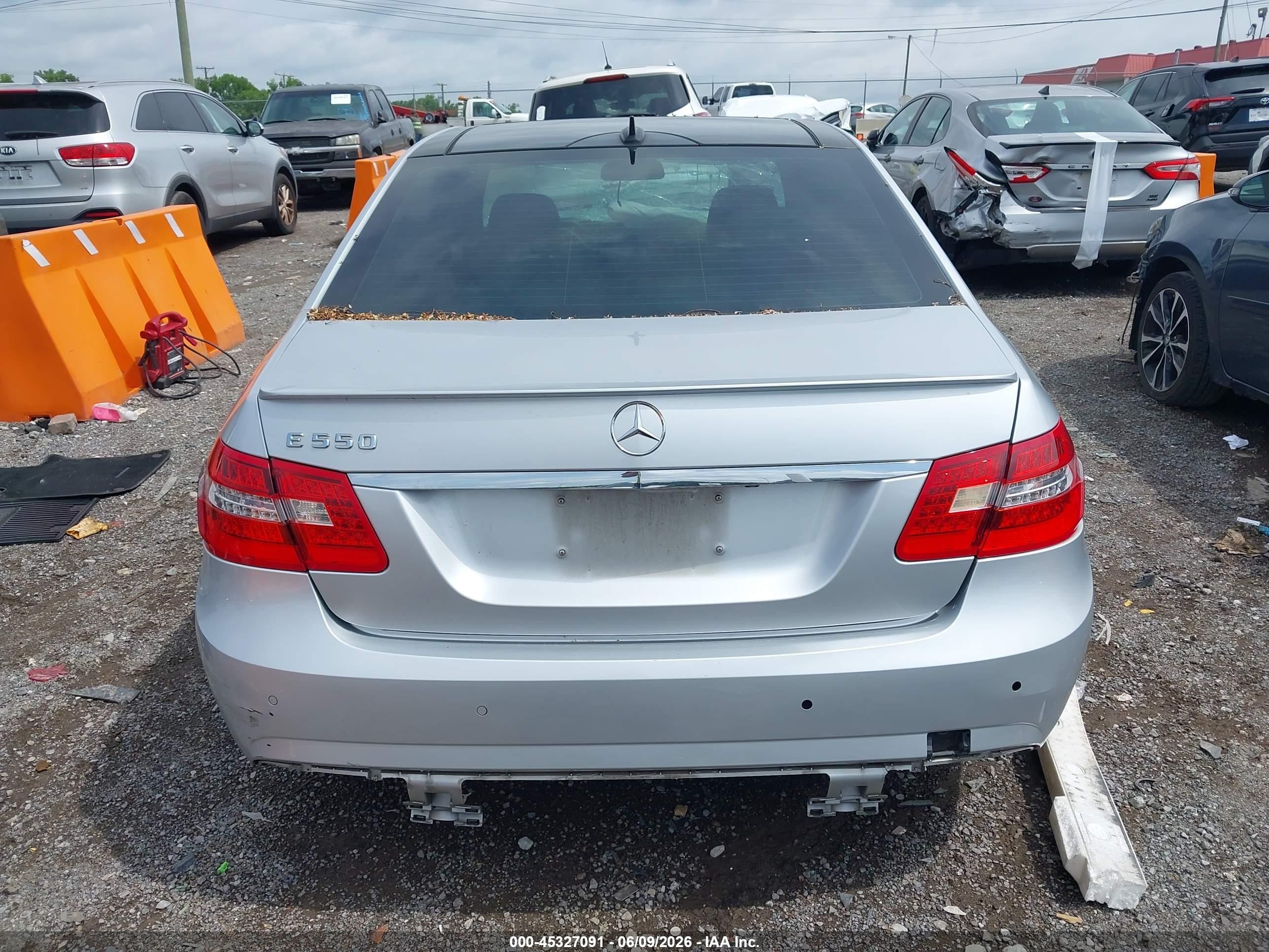 2010 Mercedes-benz E 550   Silver vin: WDDHF7CB7AA061628