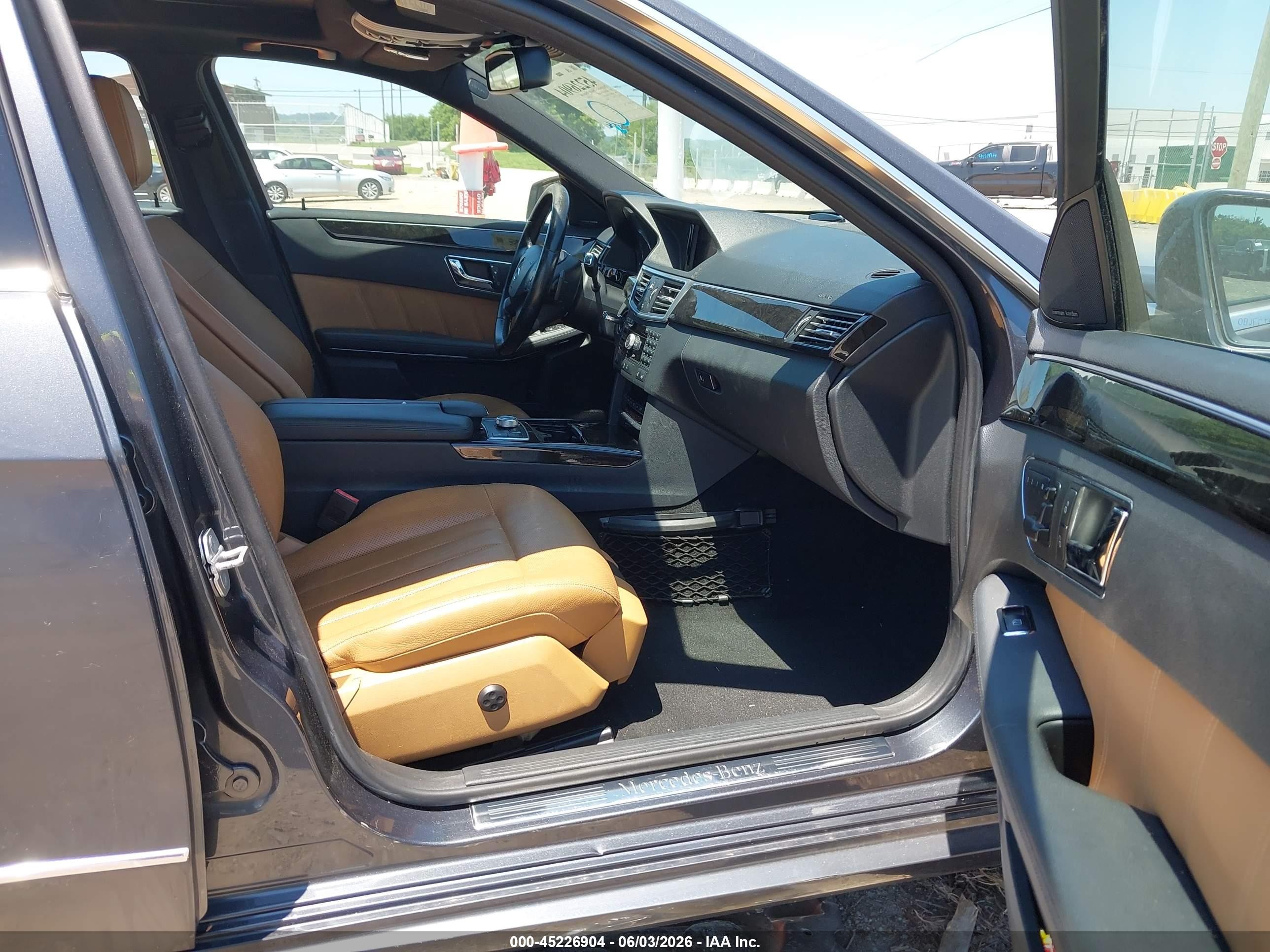 2010 Mercedes-benz E 550   Navy vin: WDDHF7CB8AA027049