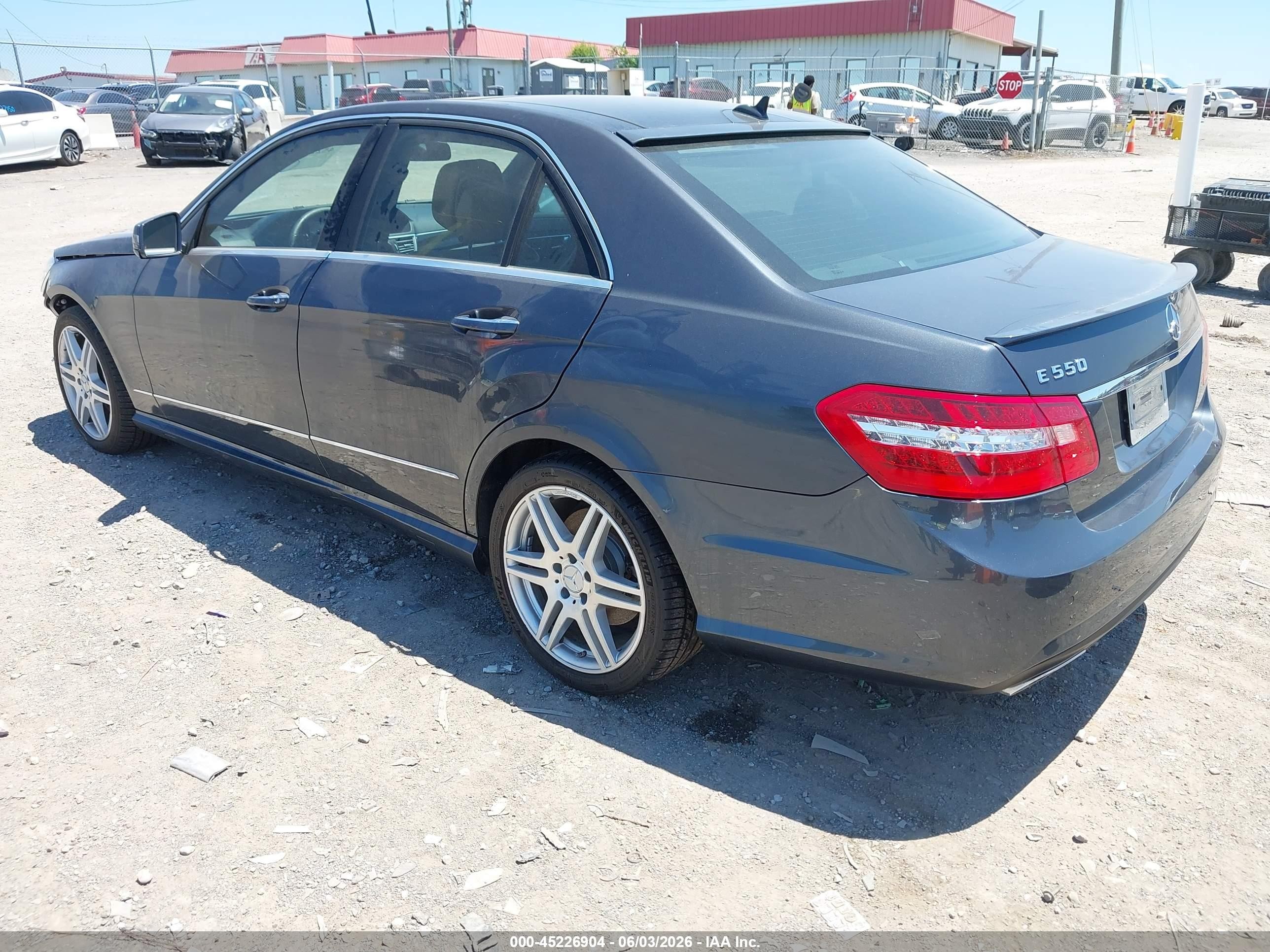 2010 Mercedes-benz E 550   Navy vin: WDDHF7CB8AA027049