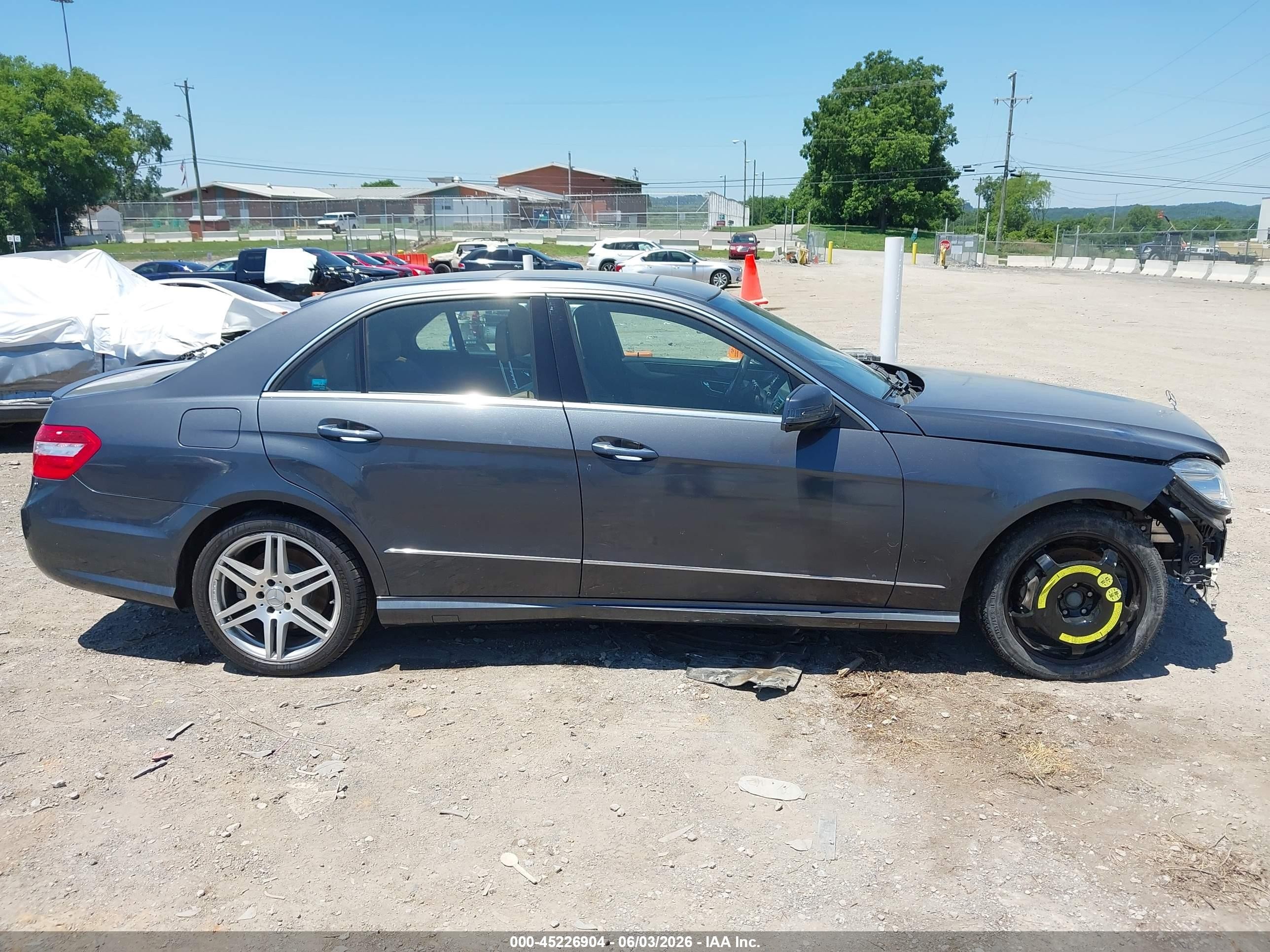 2010 Mercedes-benz E 550   Navy vin: WDDHF7CB8AA027049