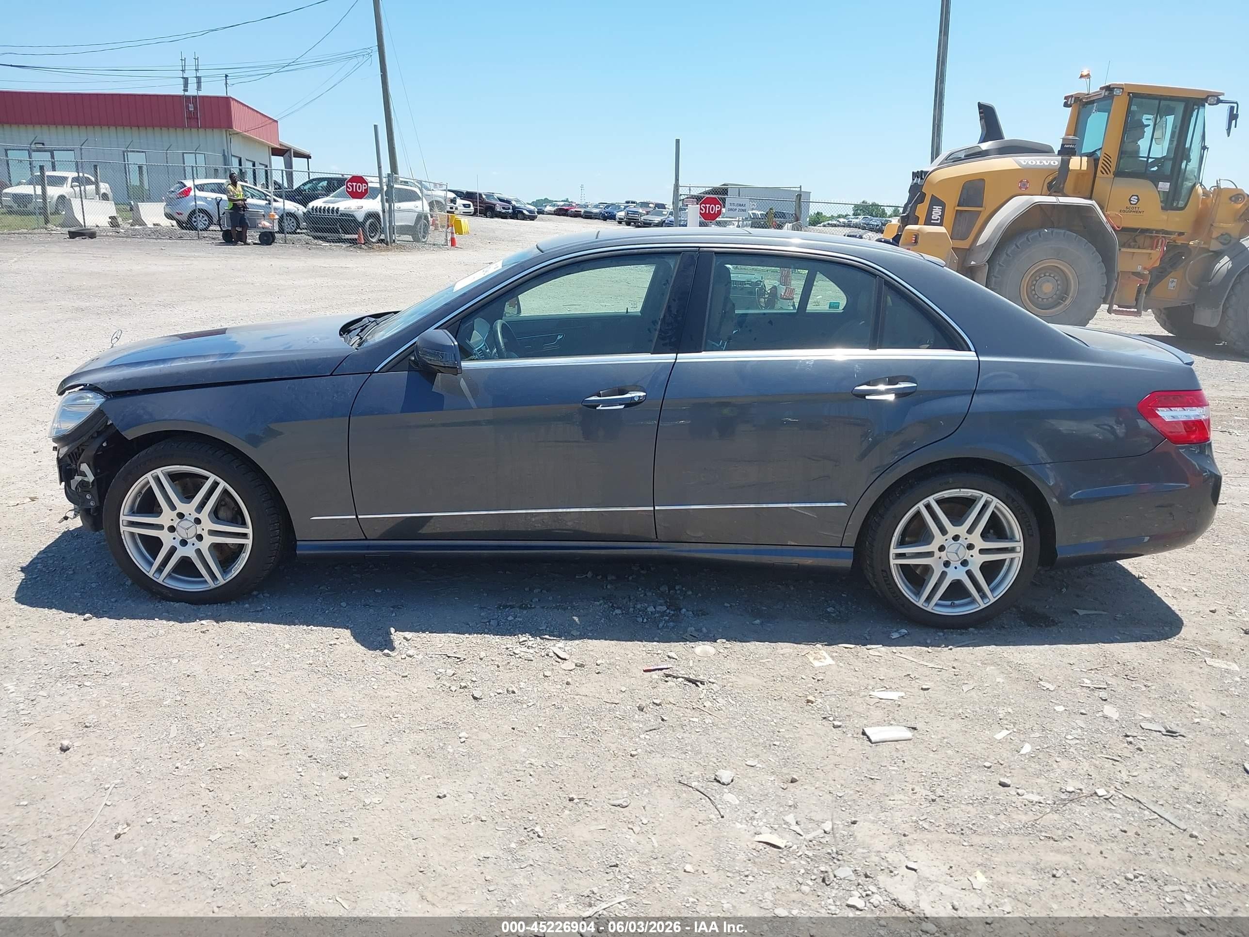2010 Mercedes-benz E 550   Navy vin: WDDHF7CB8AA027049