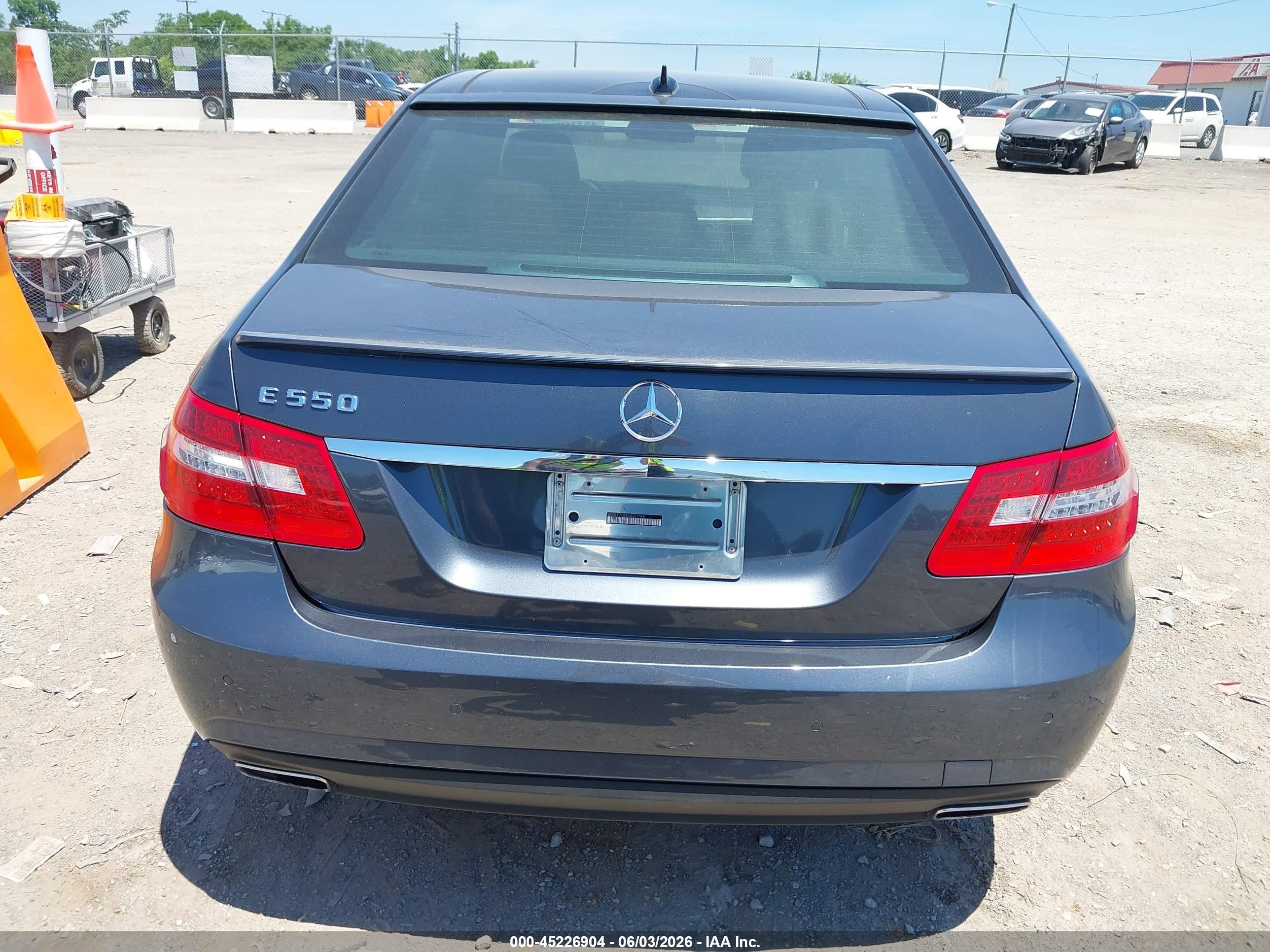 2010 Mercedes-benz E 550   Navy vin: WDDHF7CB8AA027049