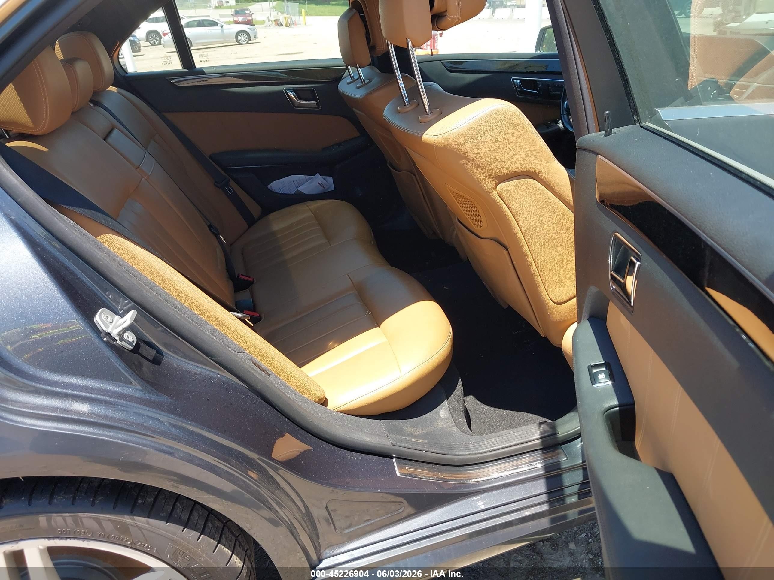 2010 Mercedes-benz E 550   Navy vin: WDDHF7CB8AA027049