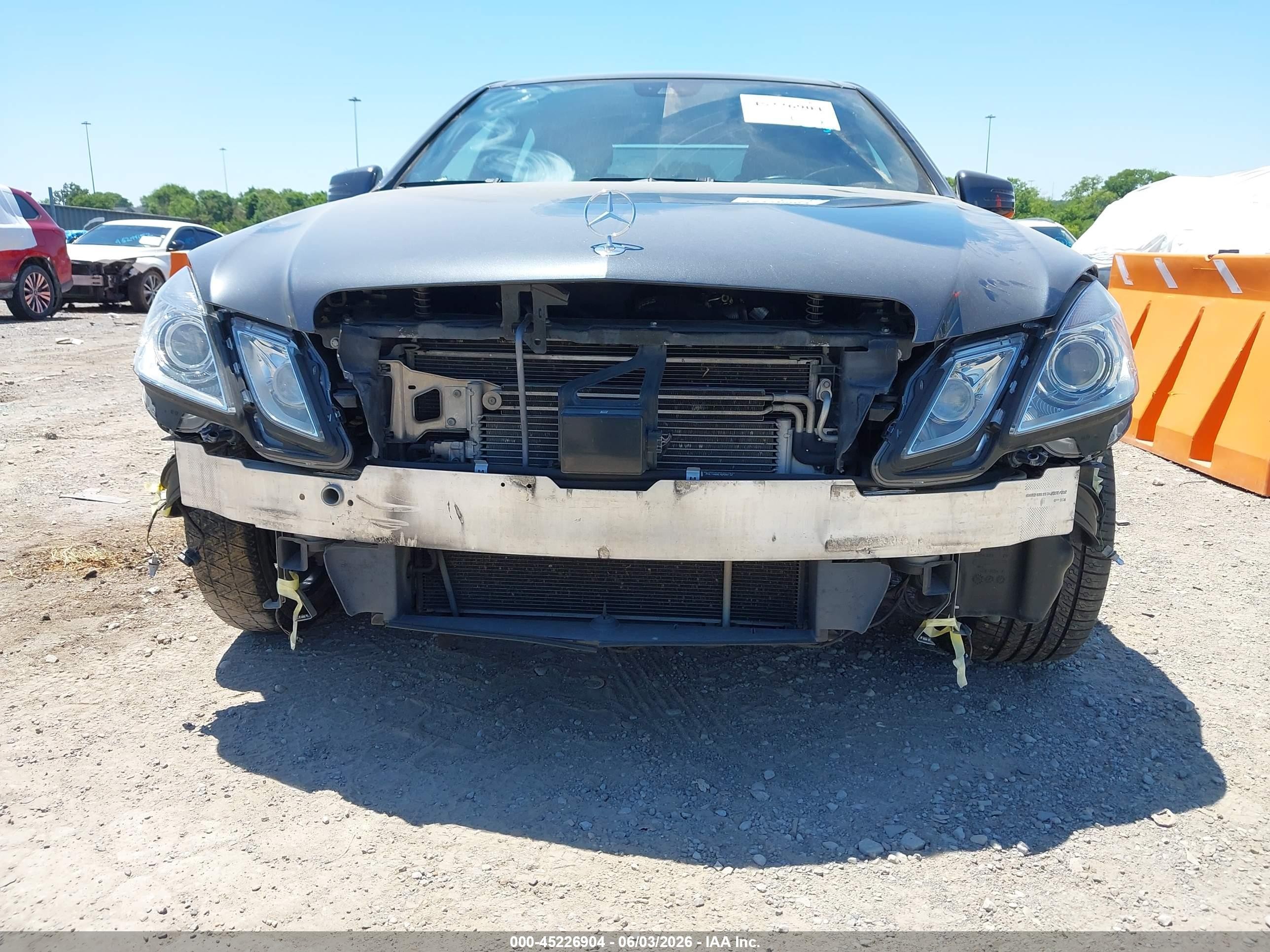 2010 Mercedes-benz E 550   Navy vin: WDDHF7CB8AA027049