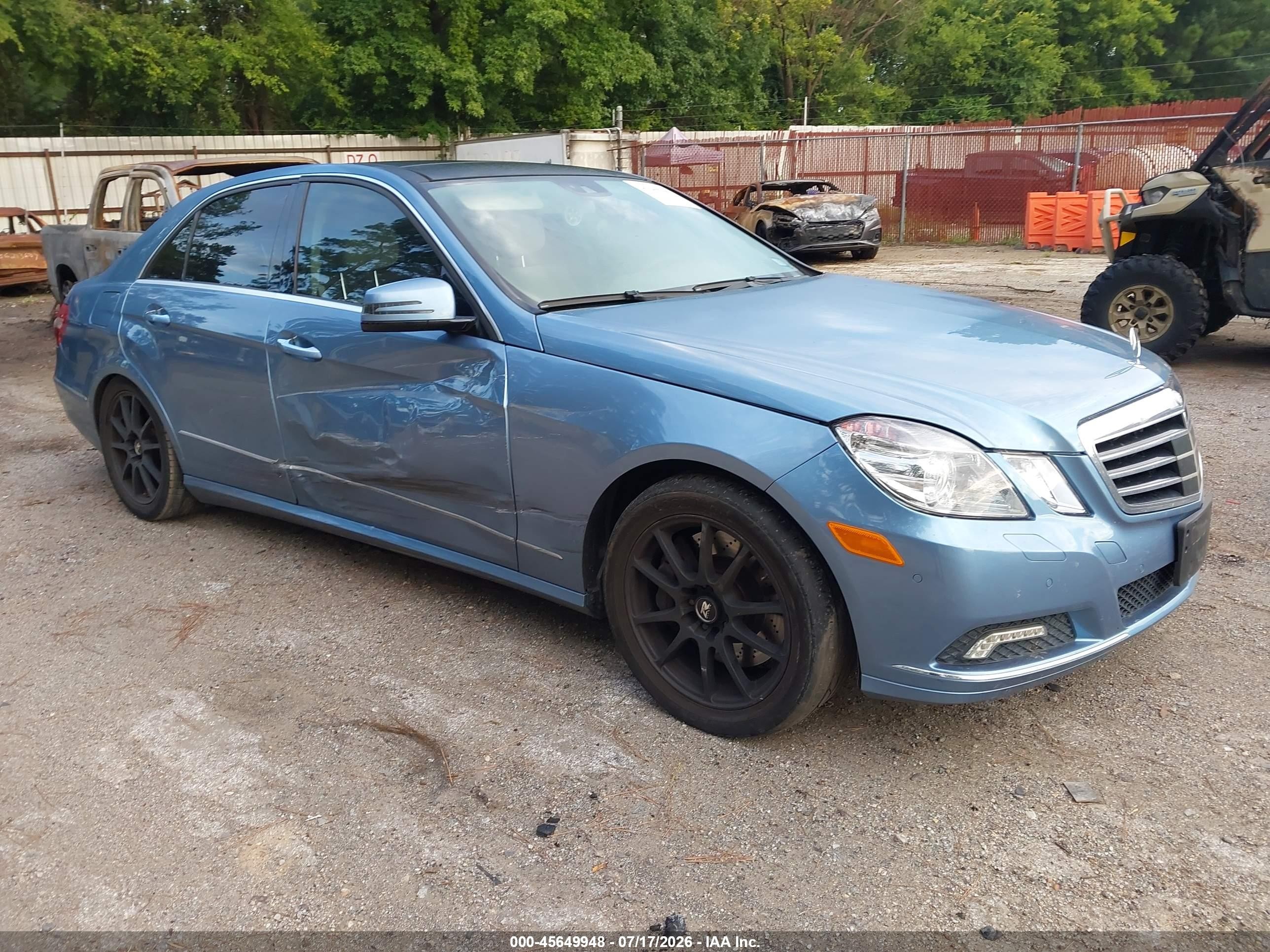 2010 Mercedes-benz E 550   Blue vin: WDDHF7CB8AA059371