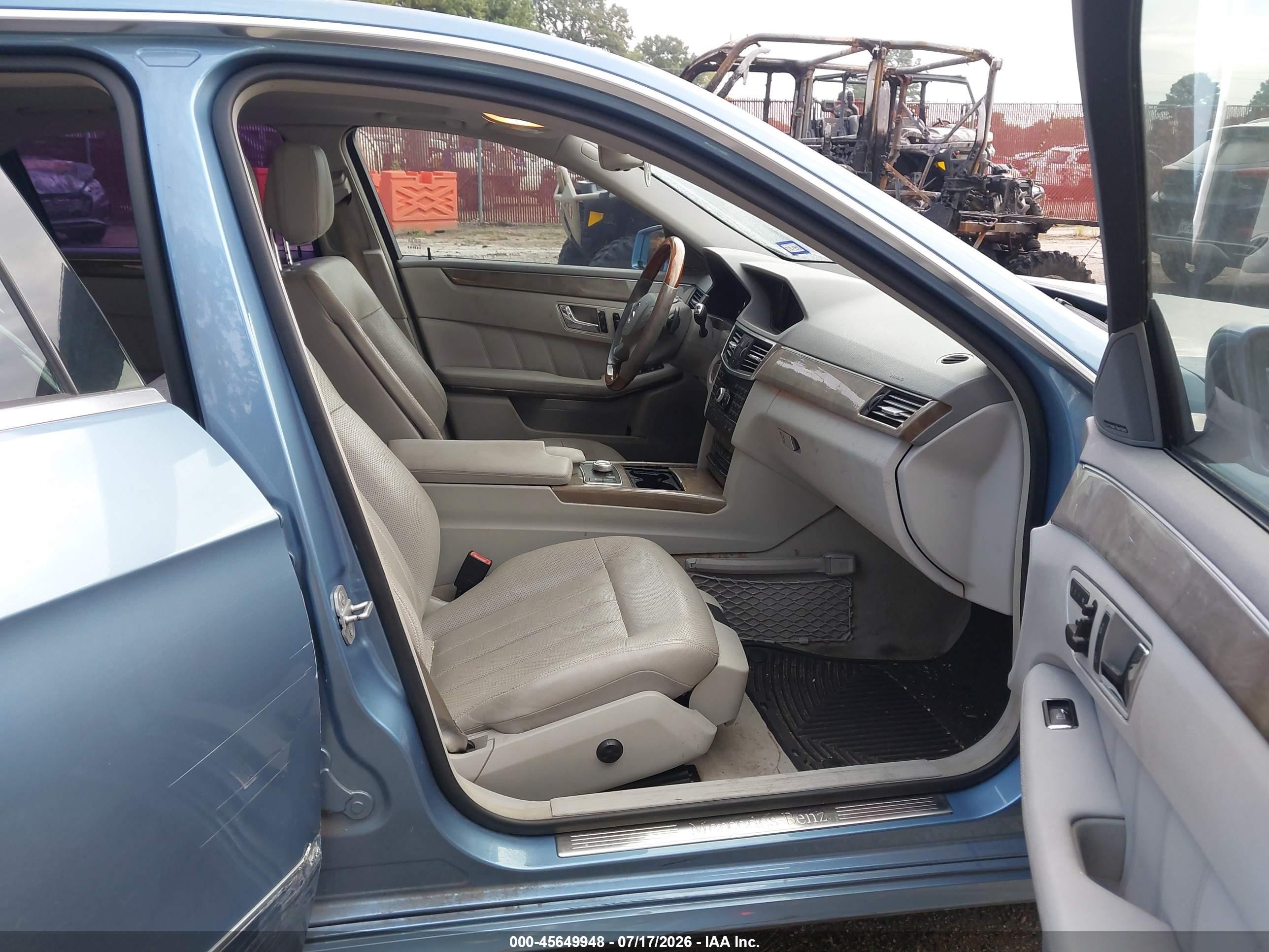 2010 Mercedes-benz E 550   Синий vin: WDDHF7CB8AA059371