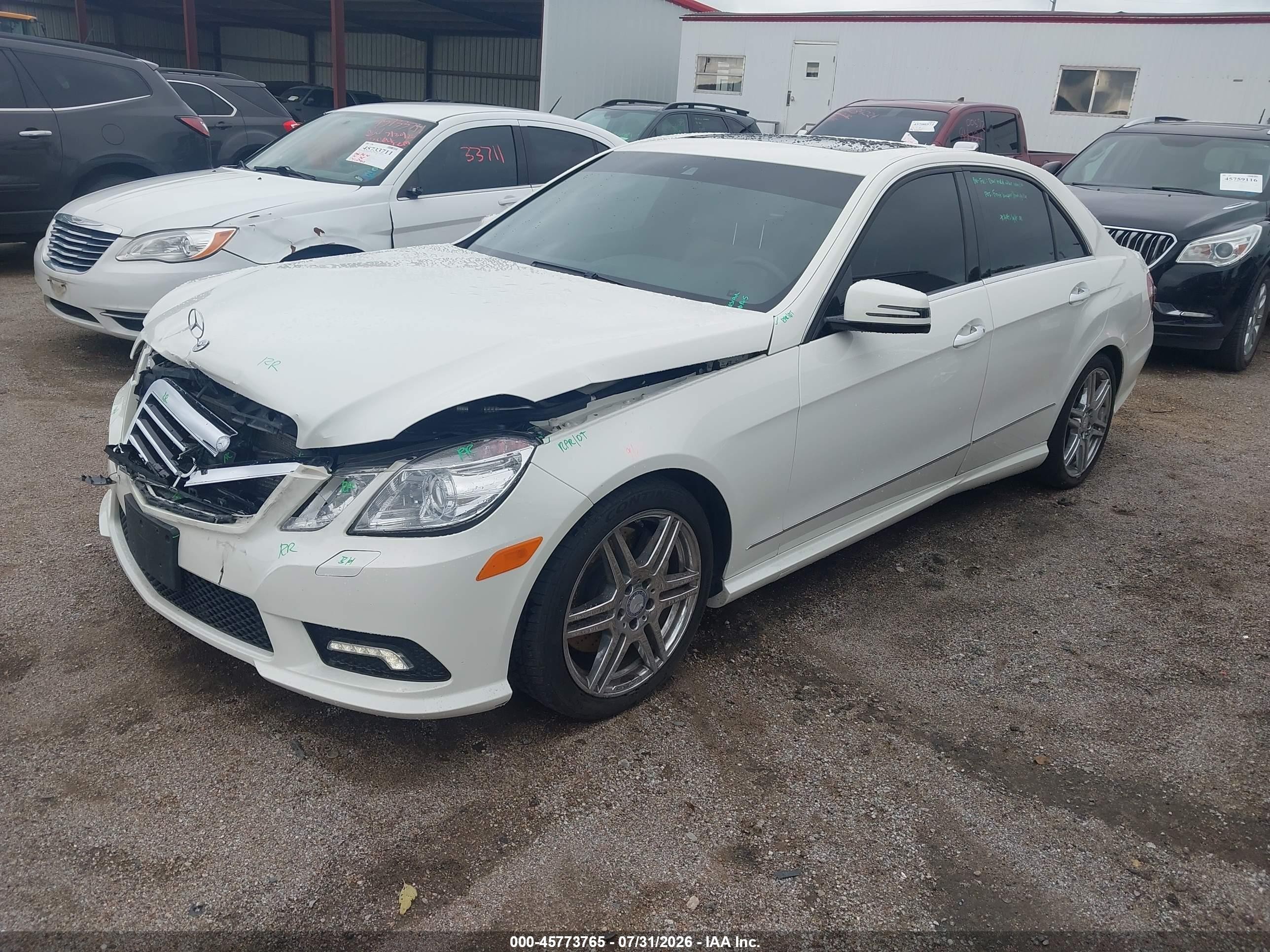 2010 Mercedes-benz E 550   White vin: WDDHF7CB8AA110996