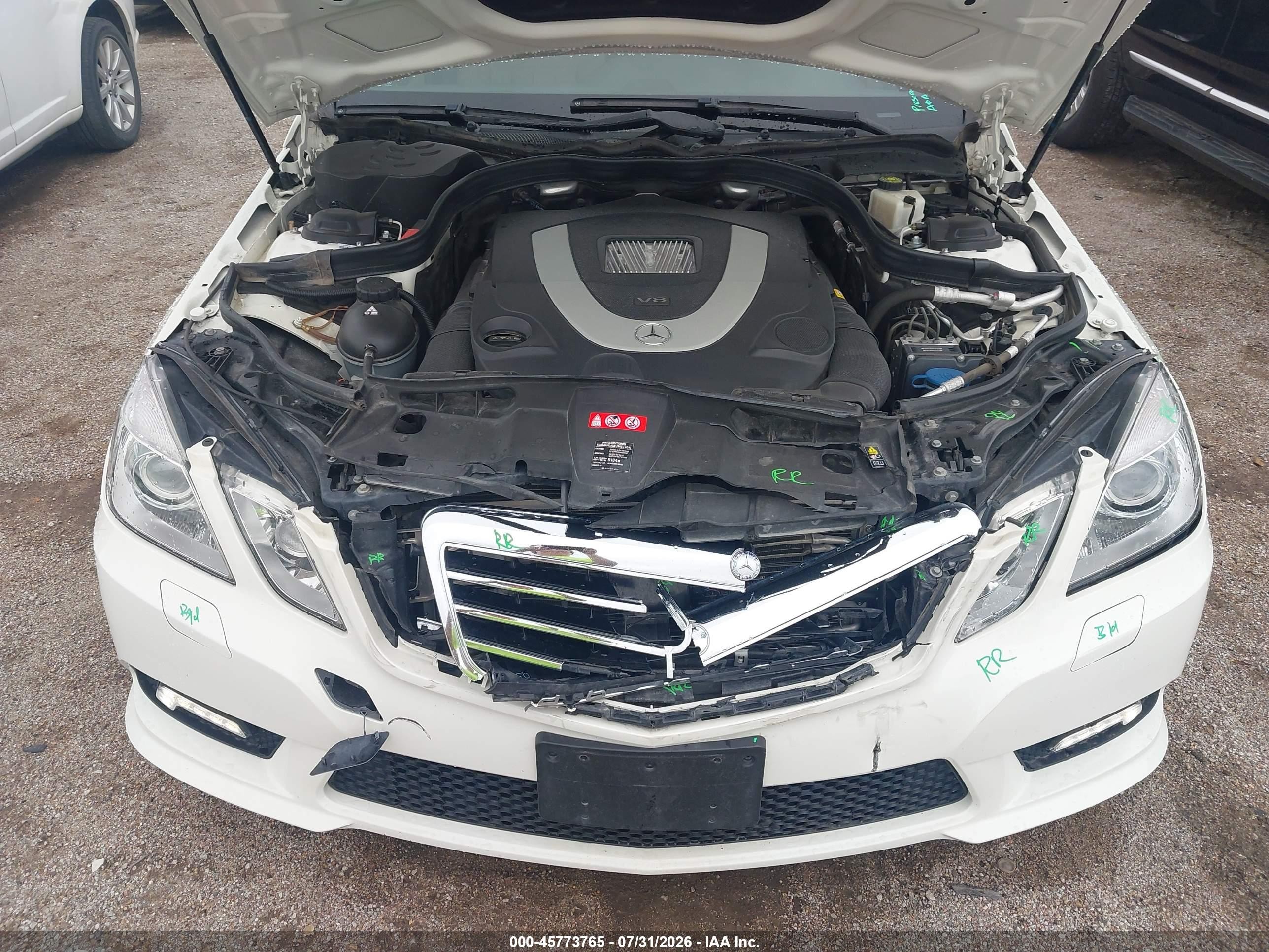2010 Mercedes-benz E 550   White vin: WDDHF7CB8AA110996