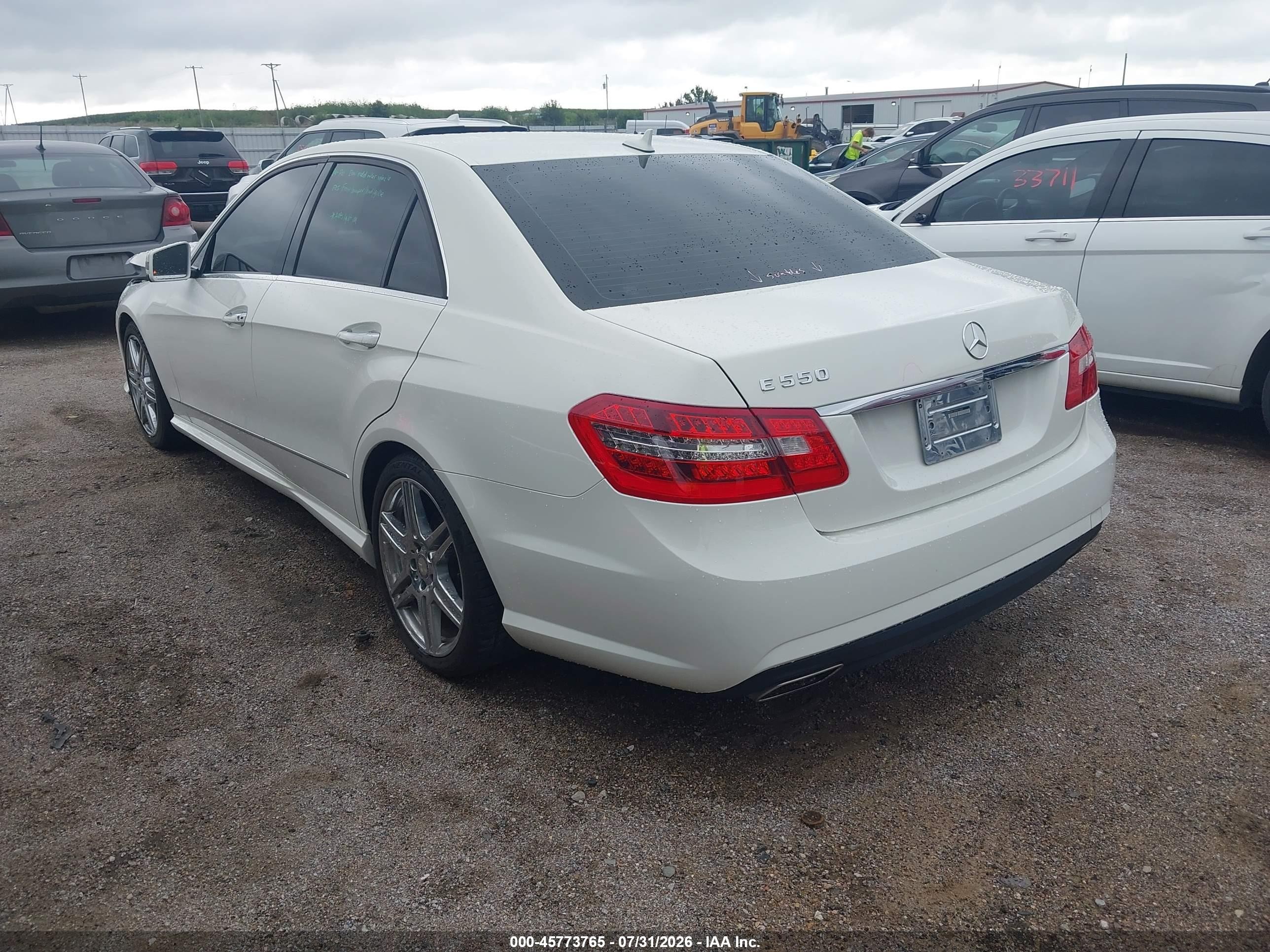 2010 Mercedes-benz E 550   White vin: WDDHF7CB8AA110996