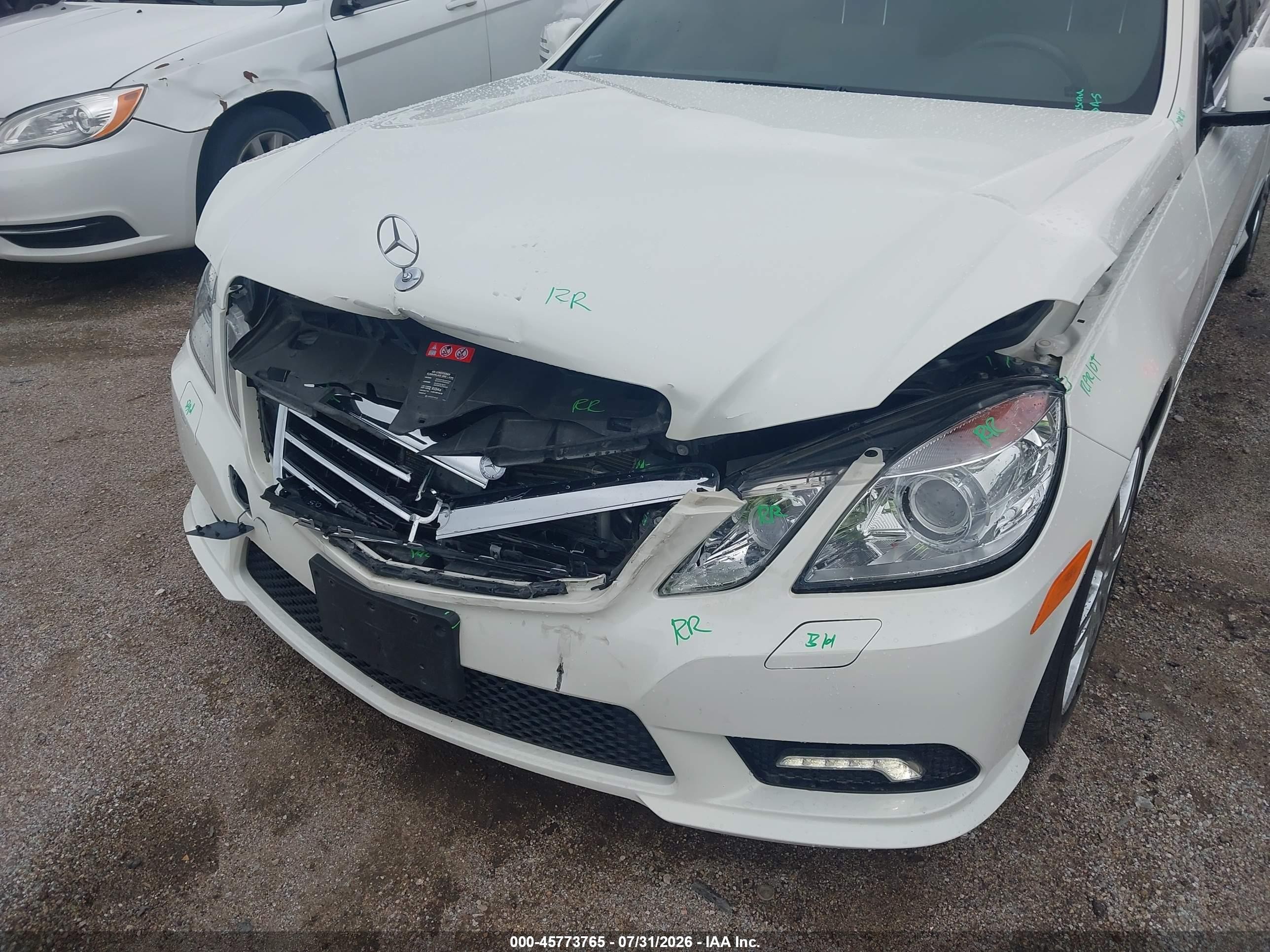2010 Mercedes-benz E 550   White vin: WDDHF7CB8AA110996
