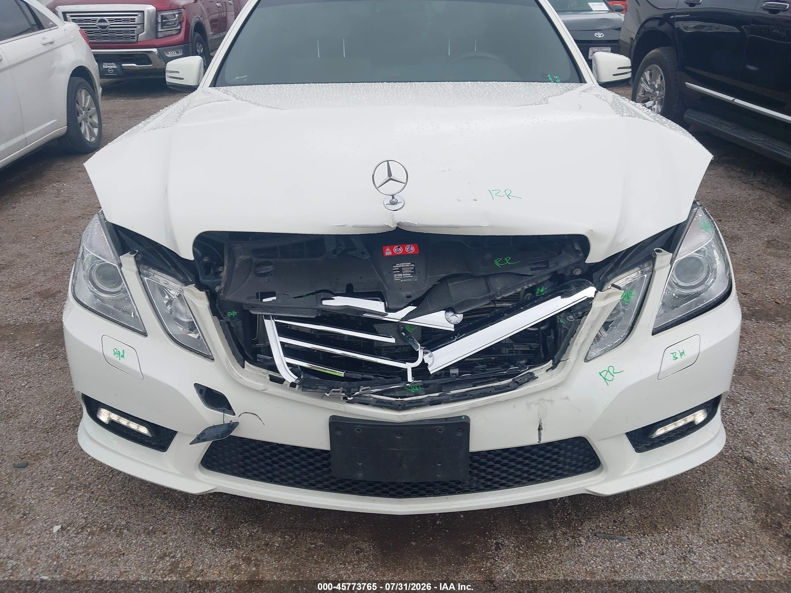 2010 Mercedes-benz E 550   White vin: WDDHF7CB8AA110996