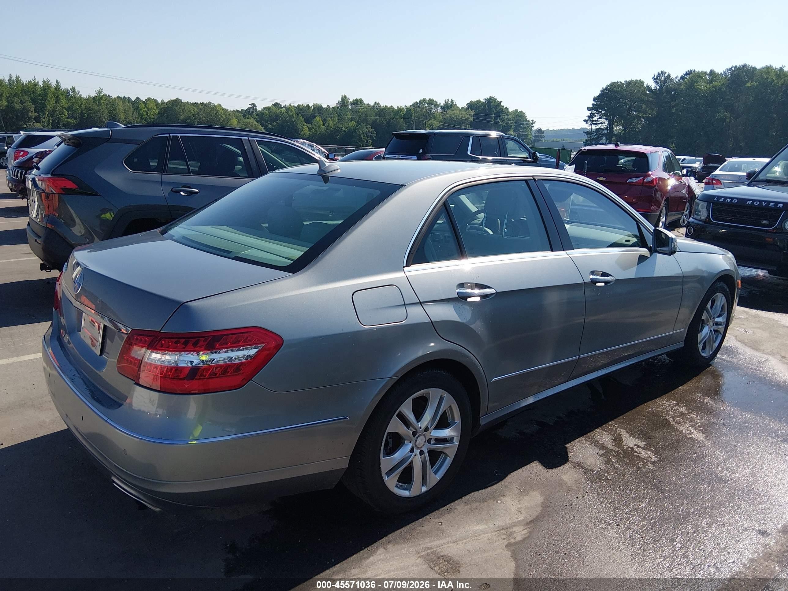 2011 Mercedes-benz E 550 Серебряный vin: WDDHF7CB8BA280339