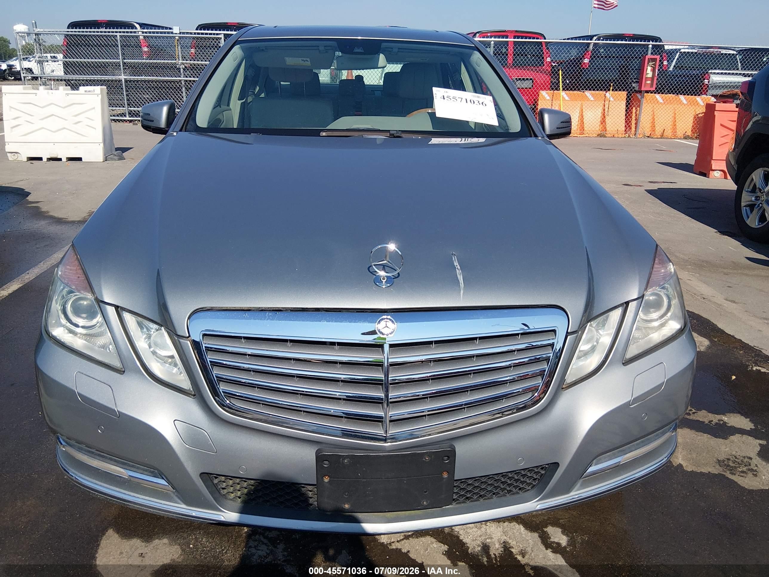 2011 Mercedes-benz E 550 Серебряный vin: WDDHF7CB8BA280339