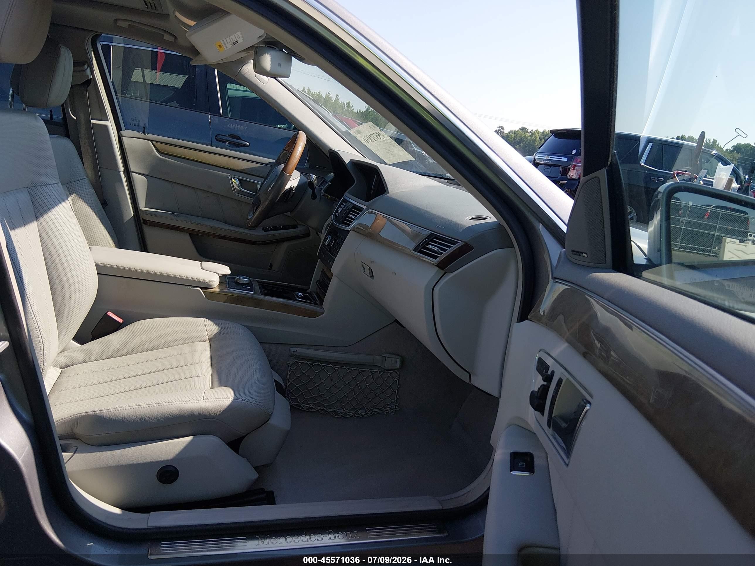 2011 Mercedes-benz E 550 Серебряный vin: WDDHF7CB8BA280339