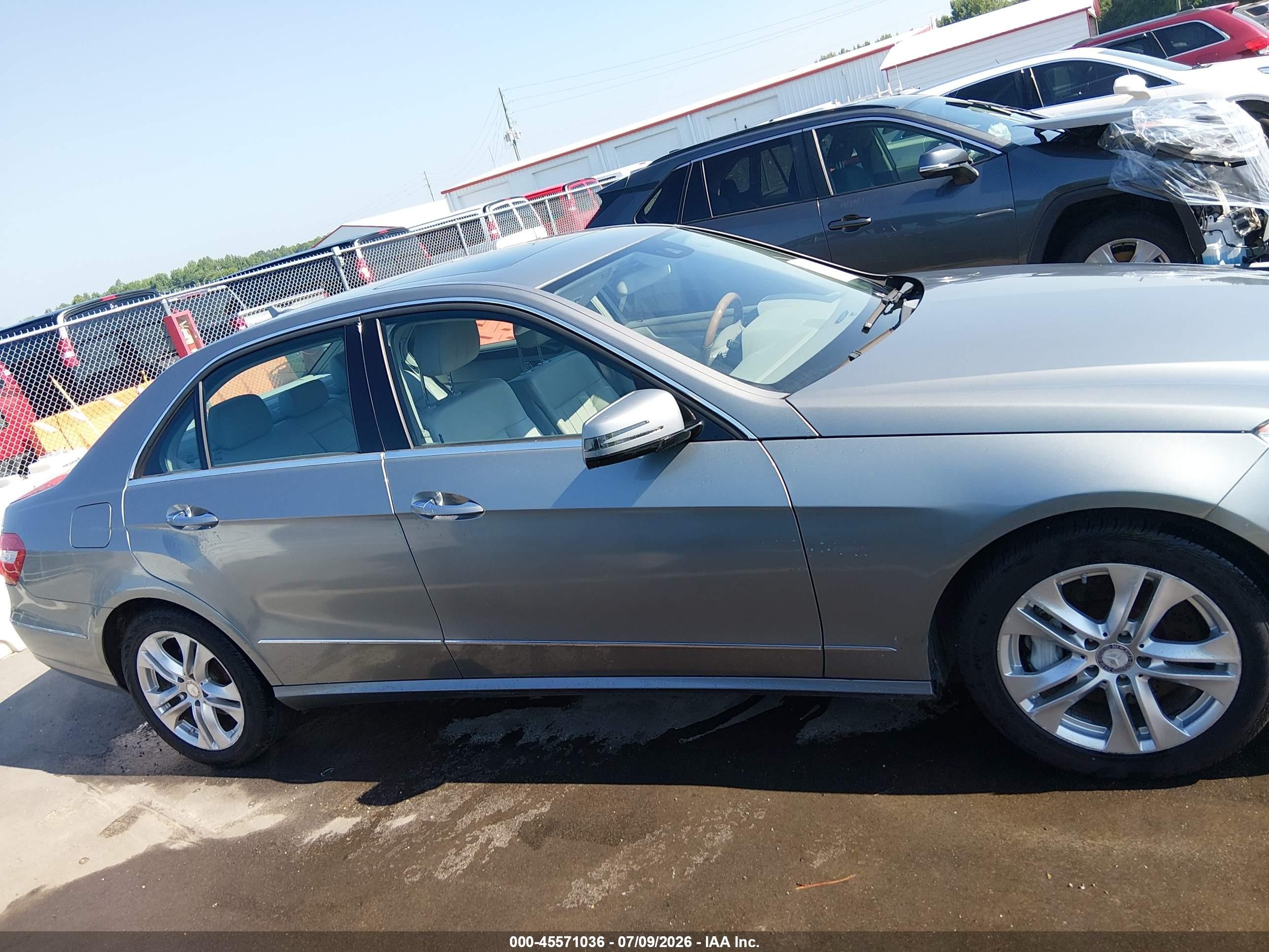 2011 Mercedes-benz E 550 Серебряный vin: WDDHF7CB8BA280339