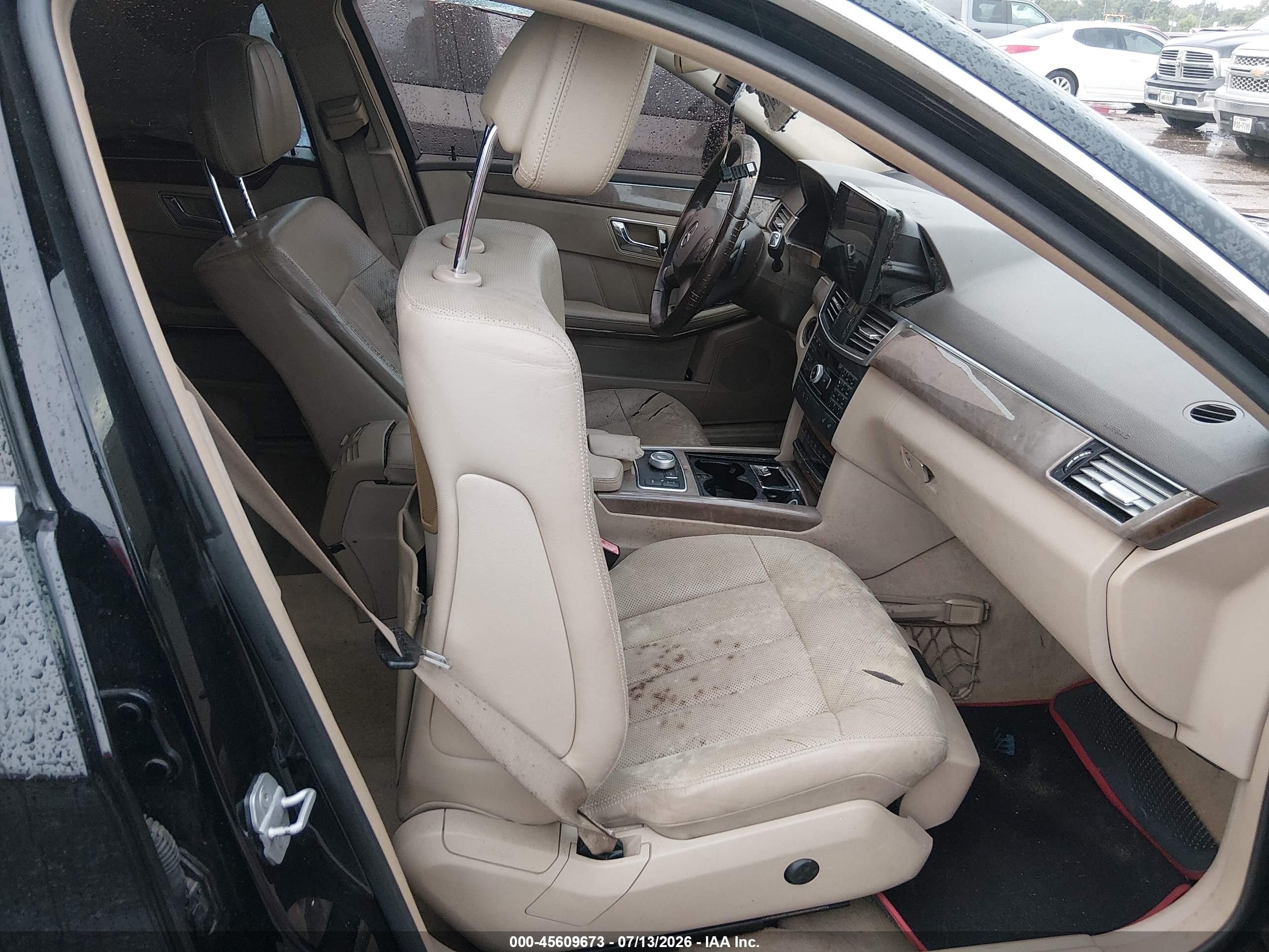 2011 Mercedes-benz E 550   Black vin: WDDHF7CB8BA396575