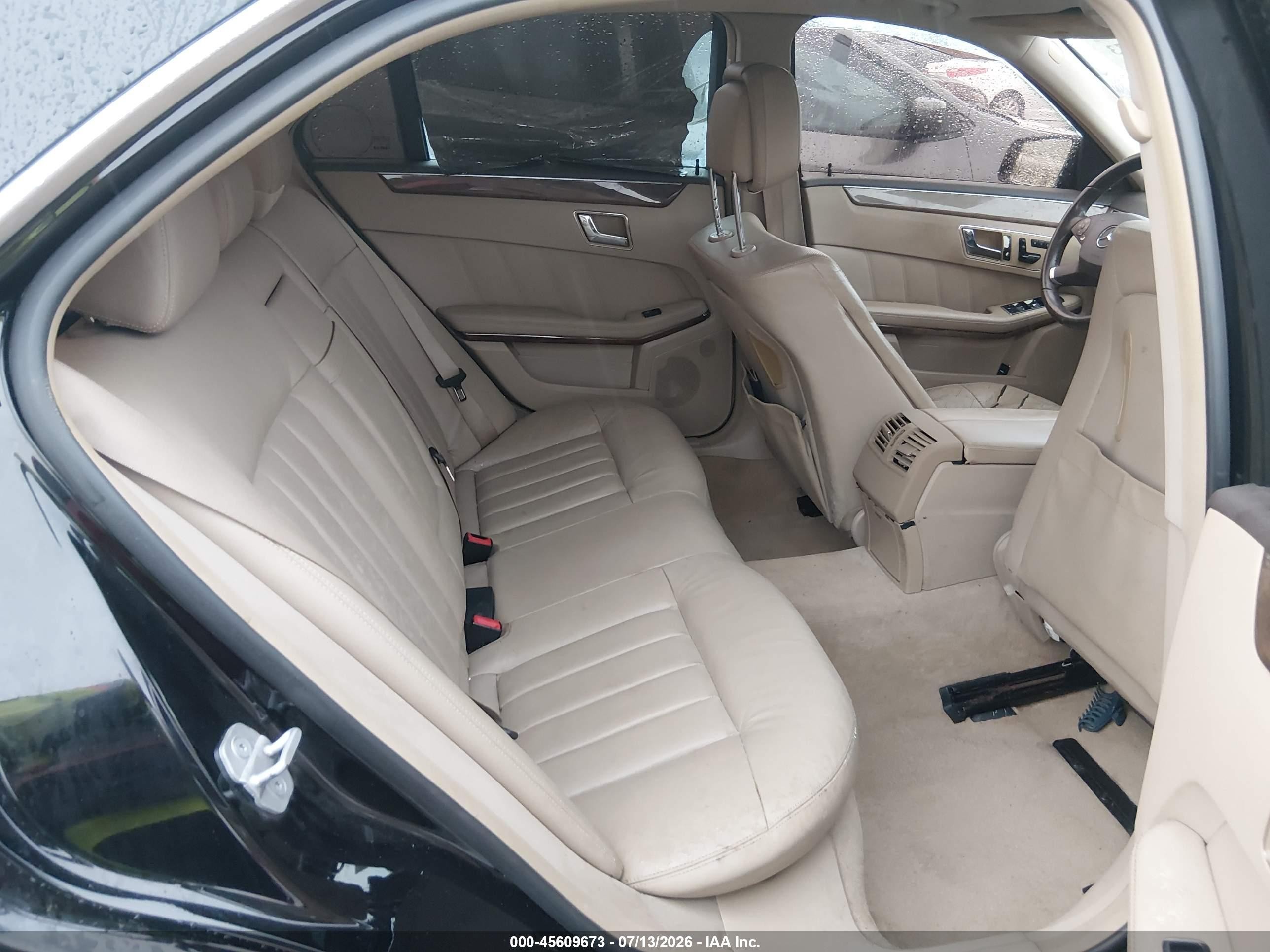 2011 Mercedes-benz E 550   Black vin: WDDHF7CB8BA396575