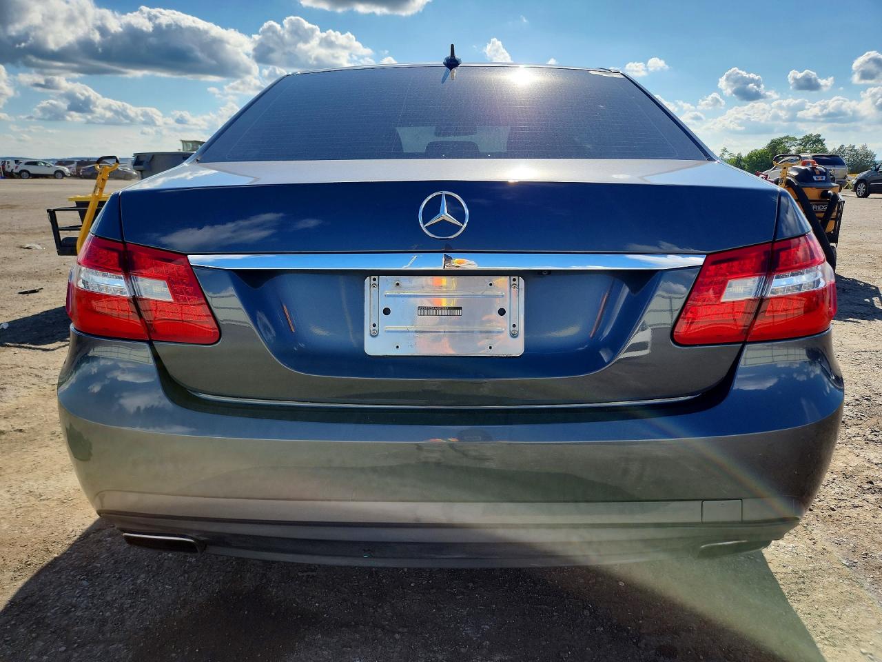 2010 Mercedes-benz E 550 Gray vin: WDDHF7CB9AA072887