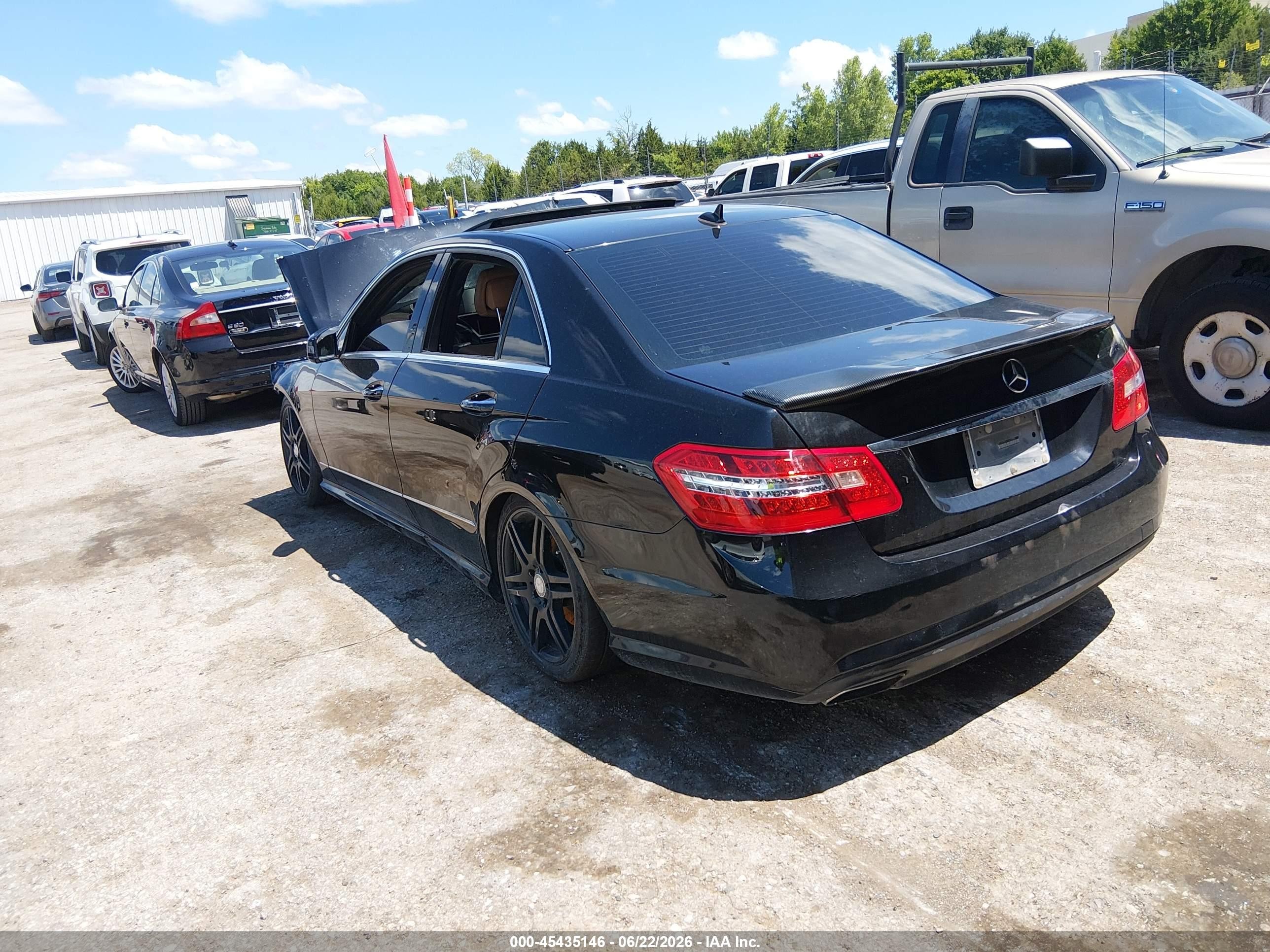 2010 Mercedes-benz E 550   Black vin: WDDHF7CBXAA164249