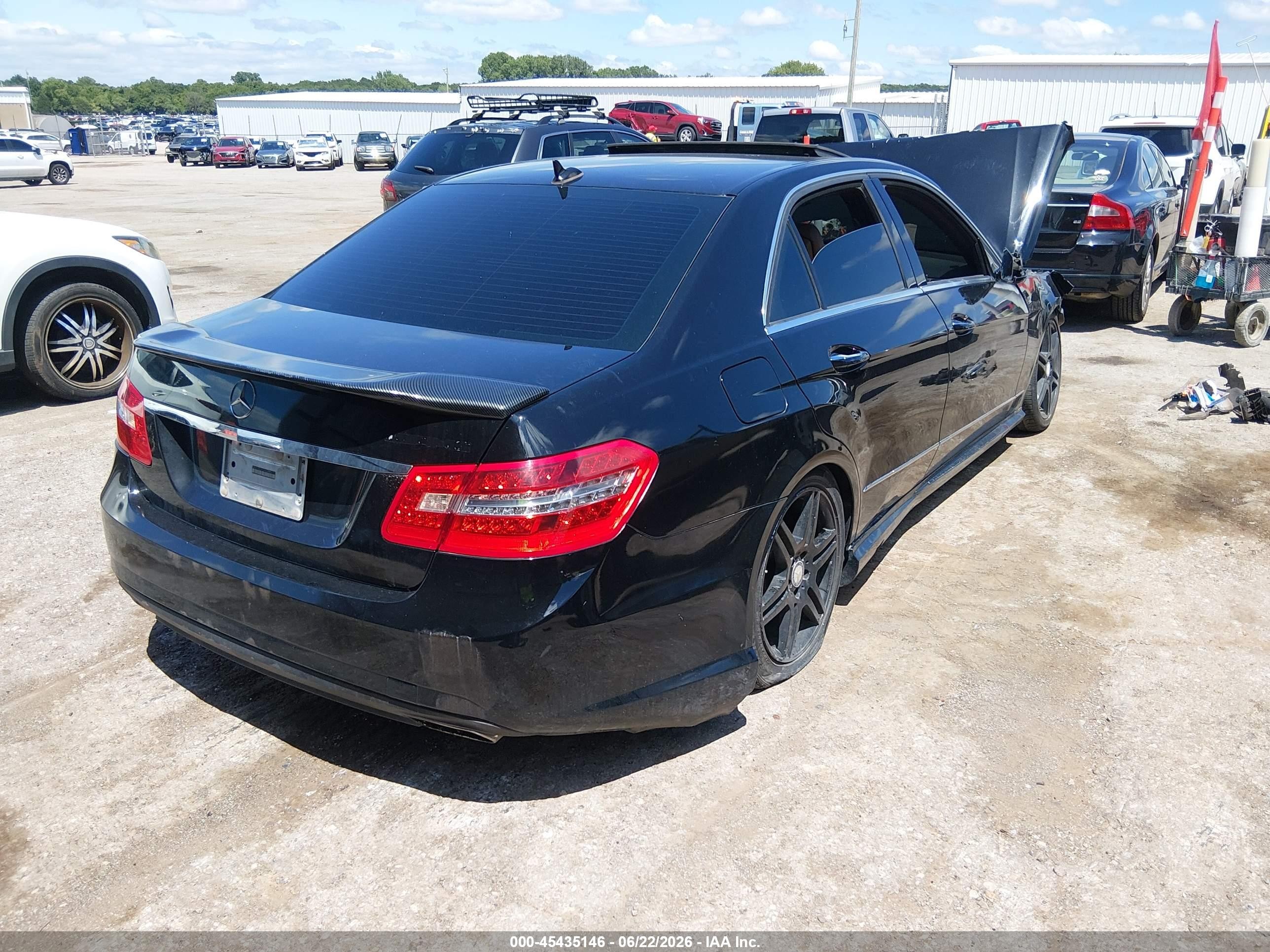 2010 Mercedes-benz E 550   Black vin: WDDHF7CBXAA164249