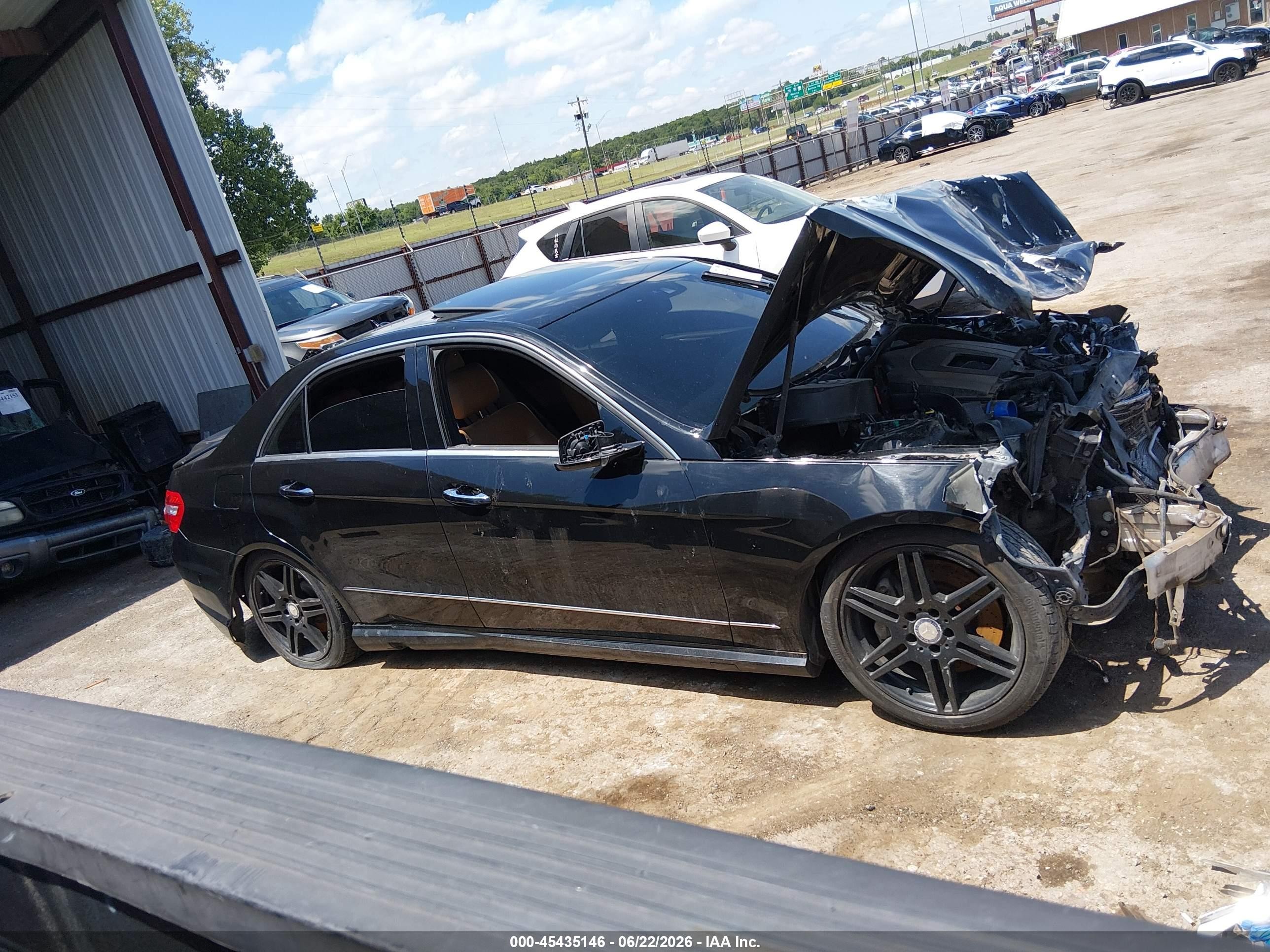 2010 Mercedes-benz E 550   Black vin: WDDHF7CBXAA164249