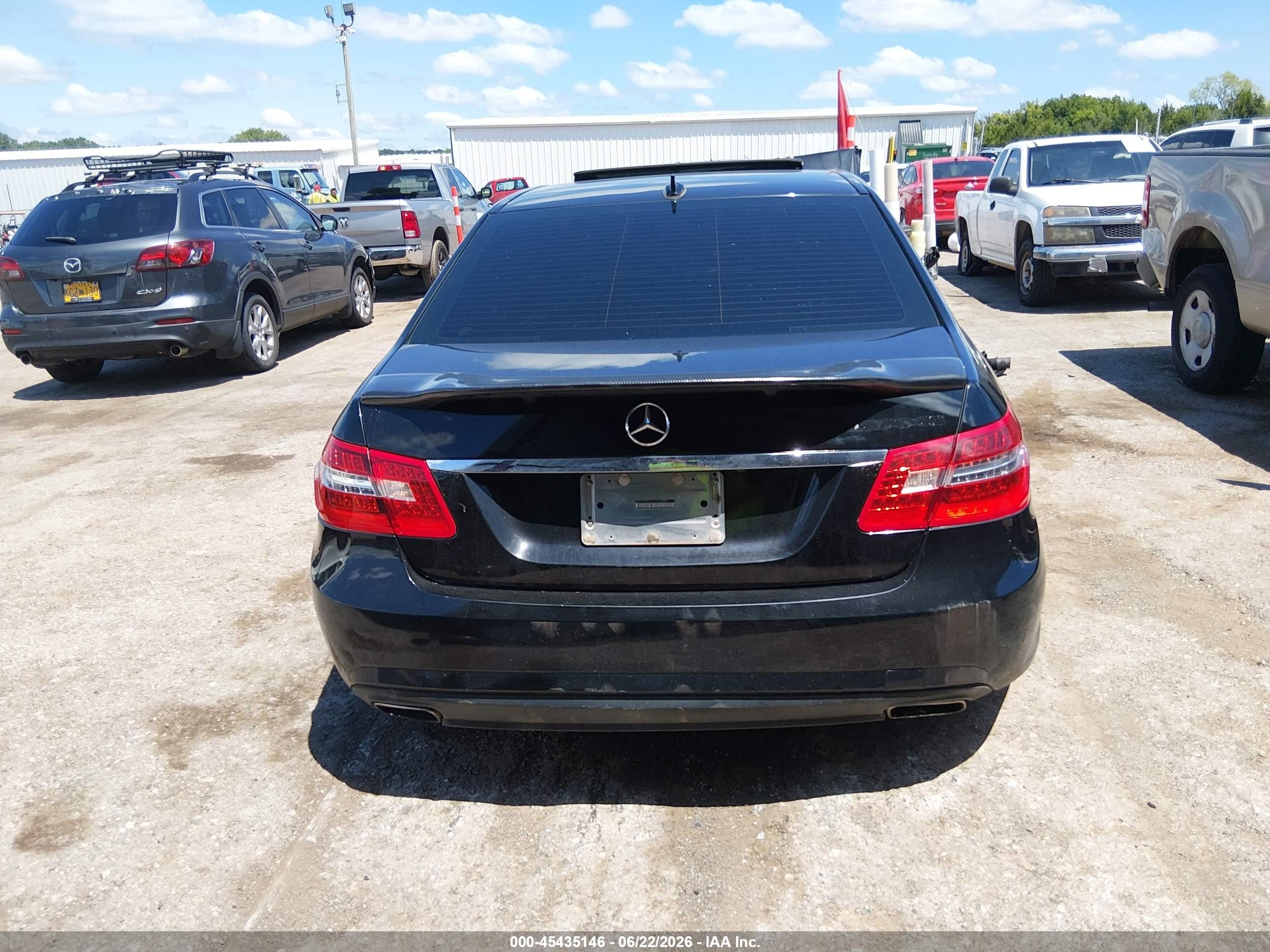 2010 Mercedes-benz E 550   Black vin: WDDHF7CBXAA164249