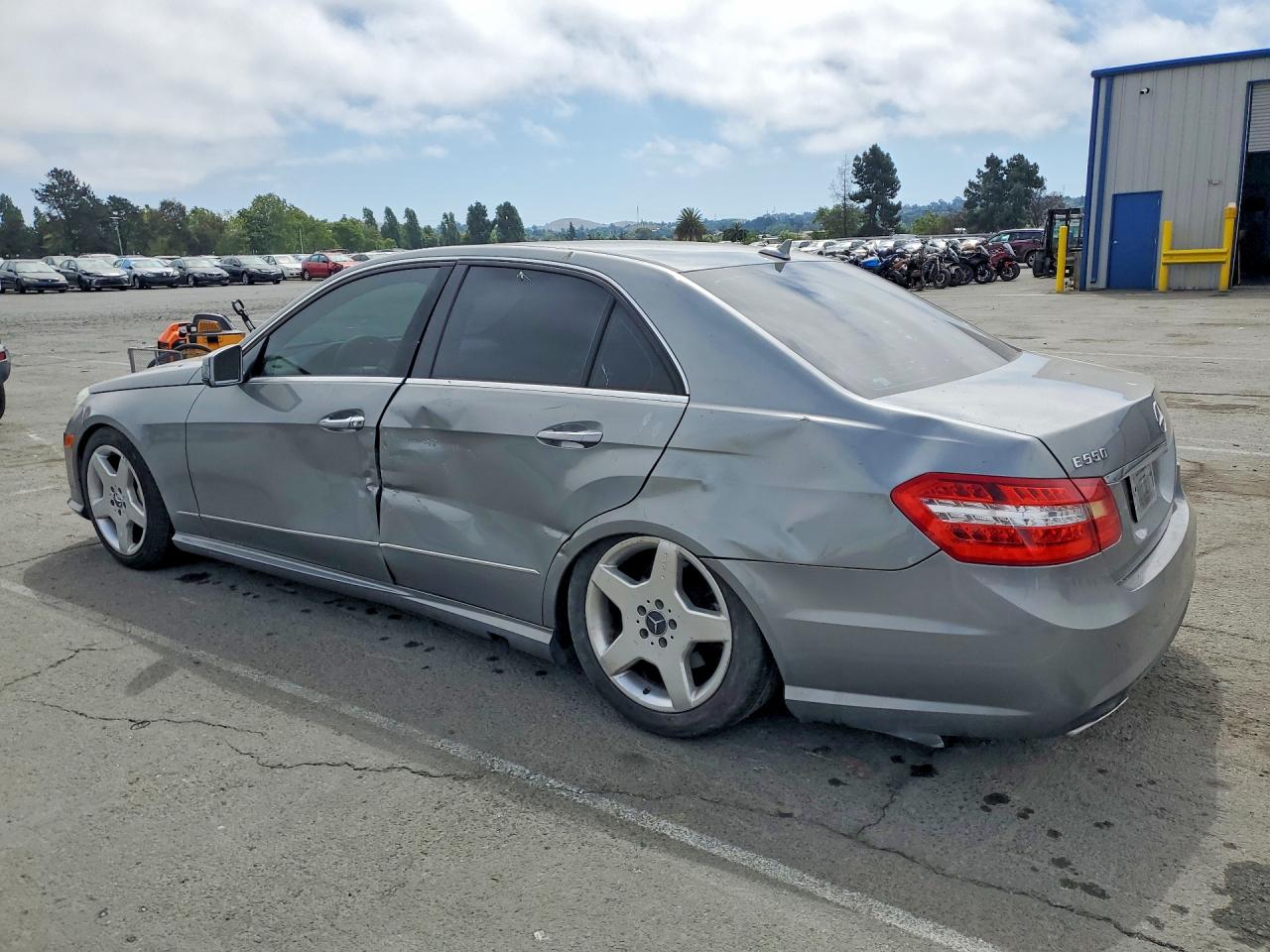 2010 Mercedes-benz E 550 Серый vin: WDDHF7CBXAA249561