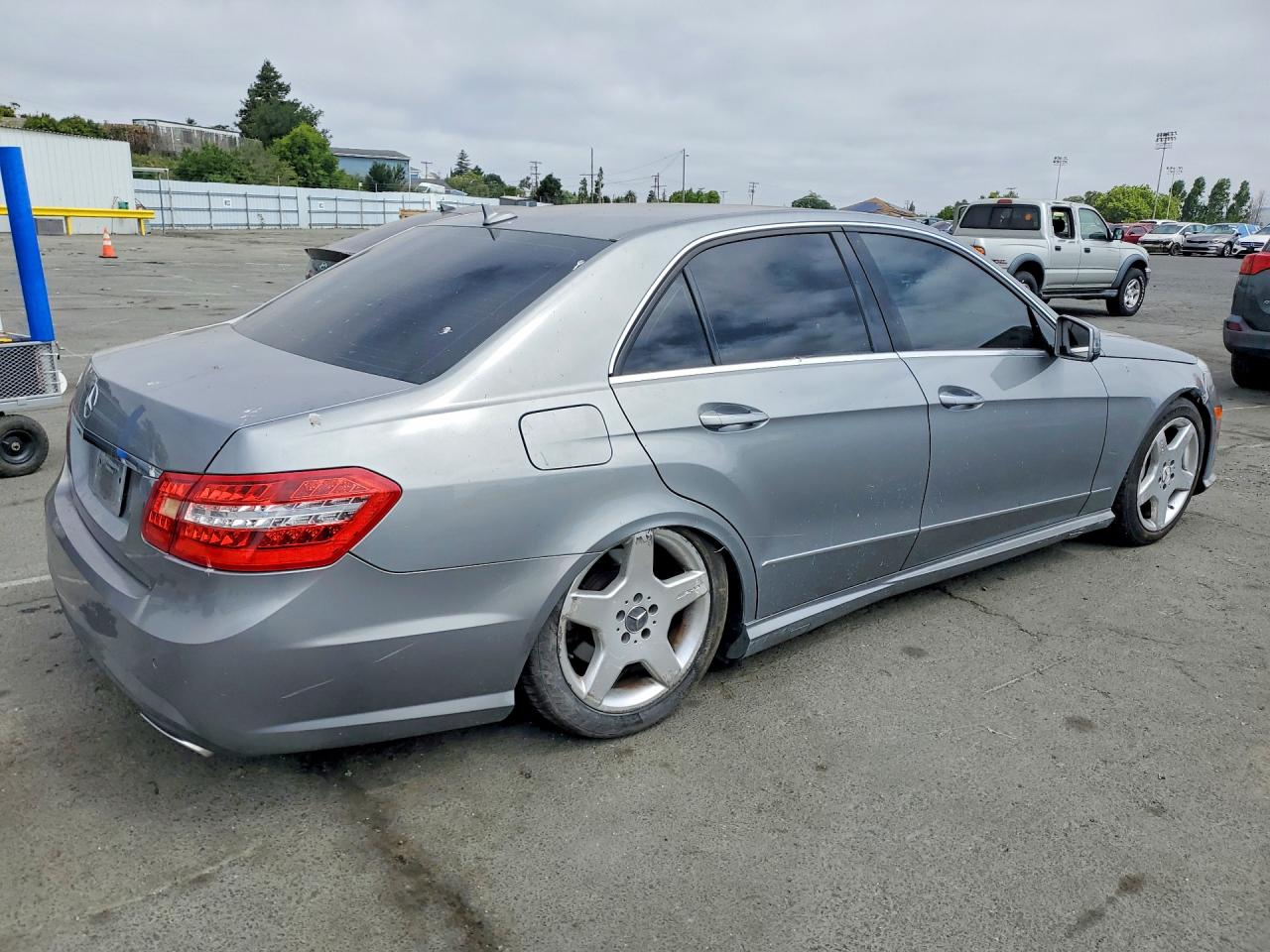 2010 Mercedes-benz E 550 Серый vin: WDDHF7CBXAA249561