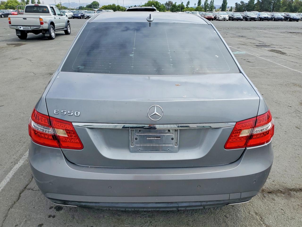 2010 Mercedes-benz E 550 Серый vin: WDDHF7CBXAA249561