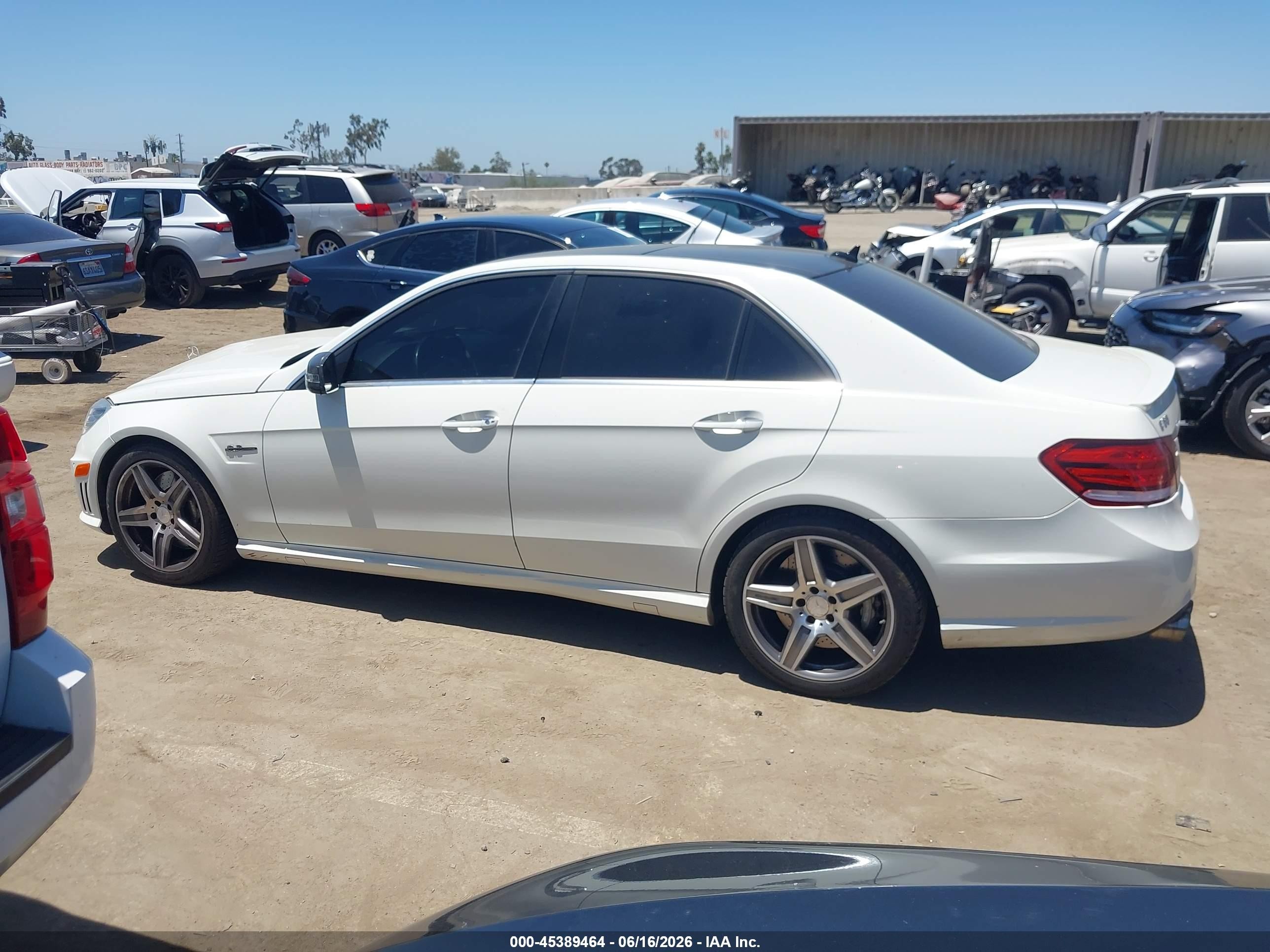2010 Mercedes-benz E 63 Amg   White vin: WDDHF7HB8AA132263