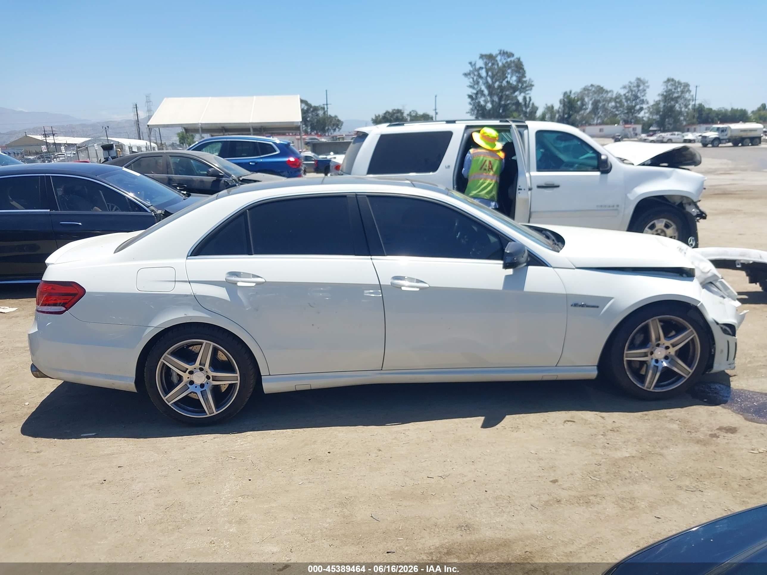 2010 Mercedes-benz E 63 Amg   White vin: WDDHF7HB8AA132263
