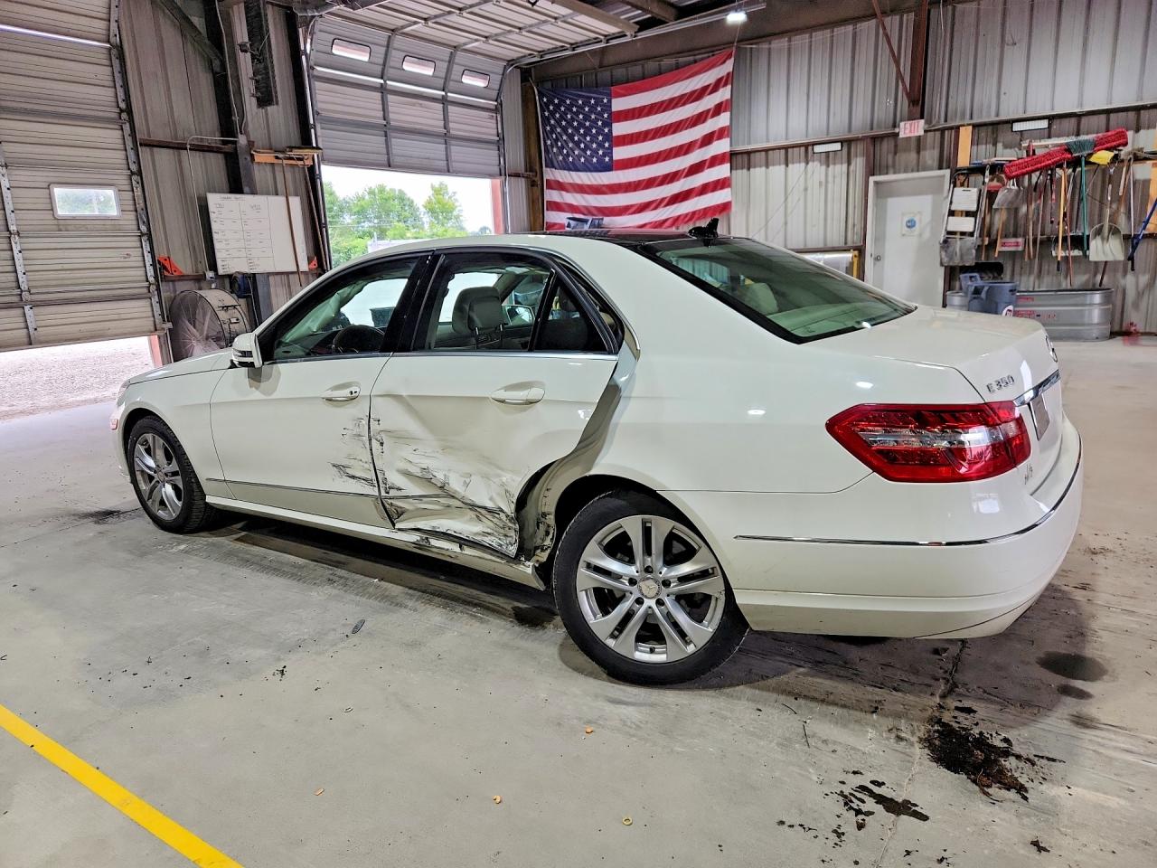 2011 Mercedes-benz E 350 4matic Белый vin: WDDHF8HB1BA395900
