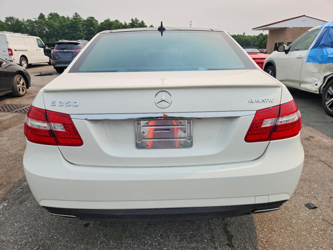 2011 Mercedes-benz E 350 4matic White vin: WDDHF8HB2BA309509
