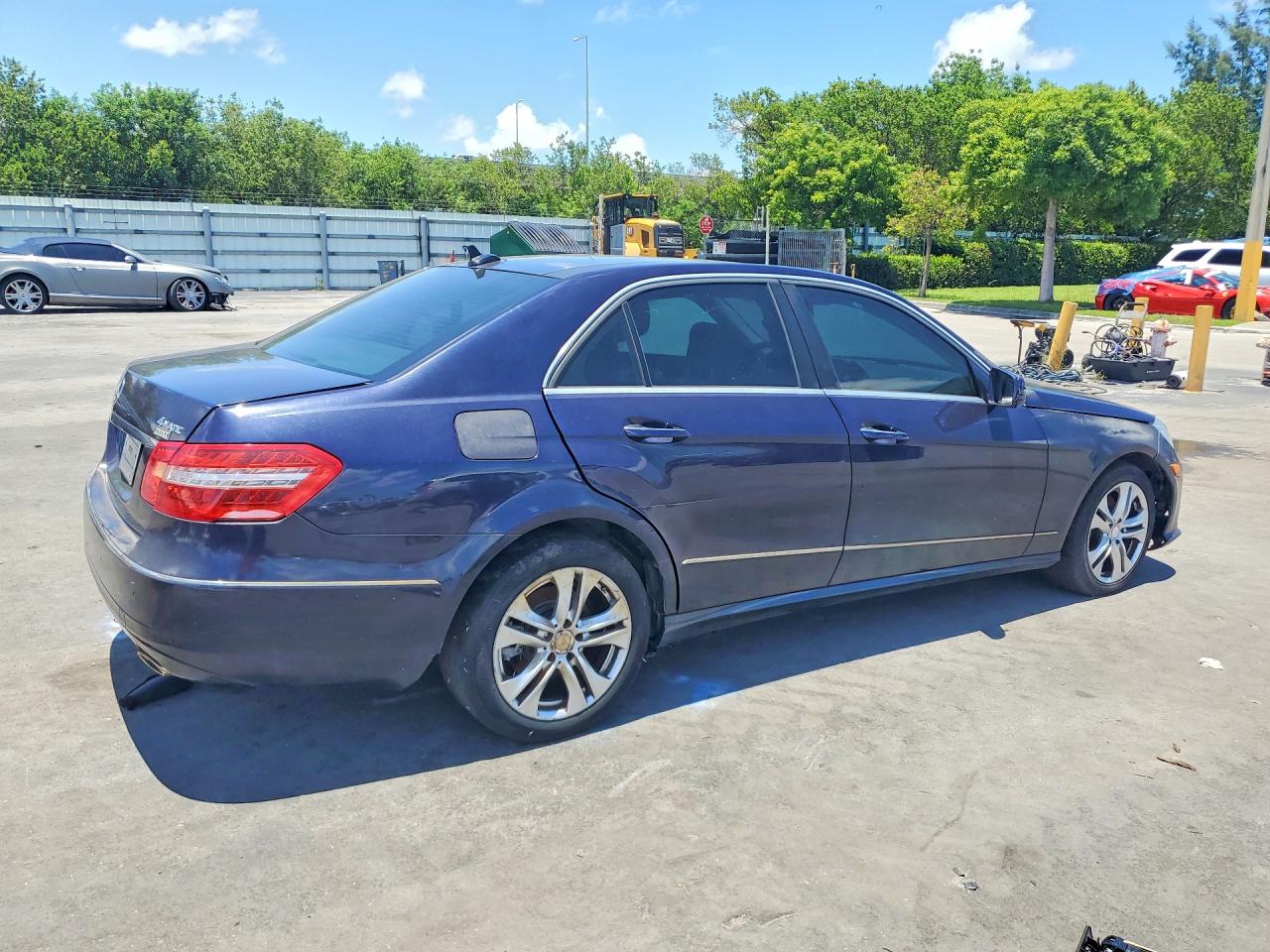 2011 Mercedes-benz E 350 4matic Blue vin: WDDHF8HB2BA355793