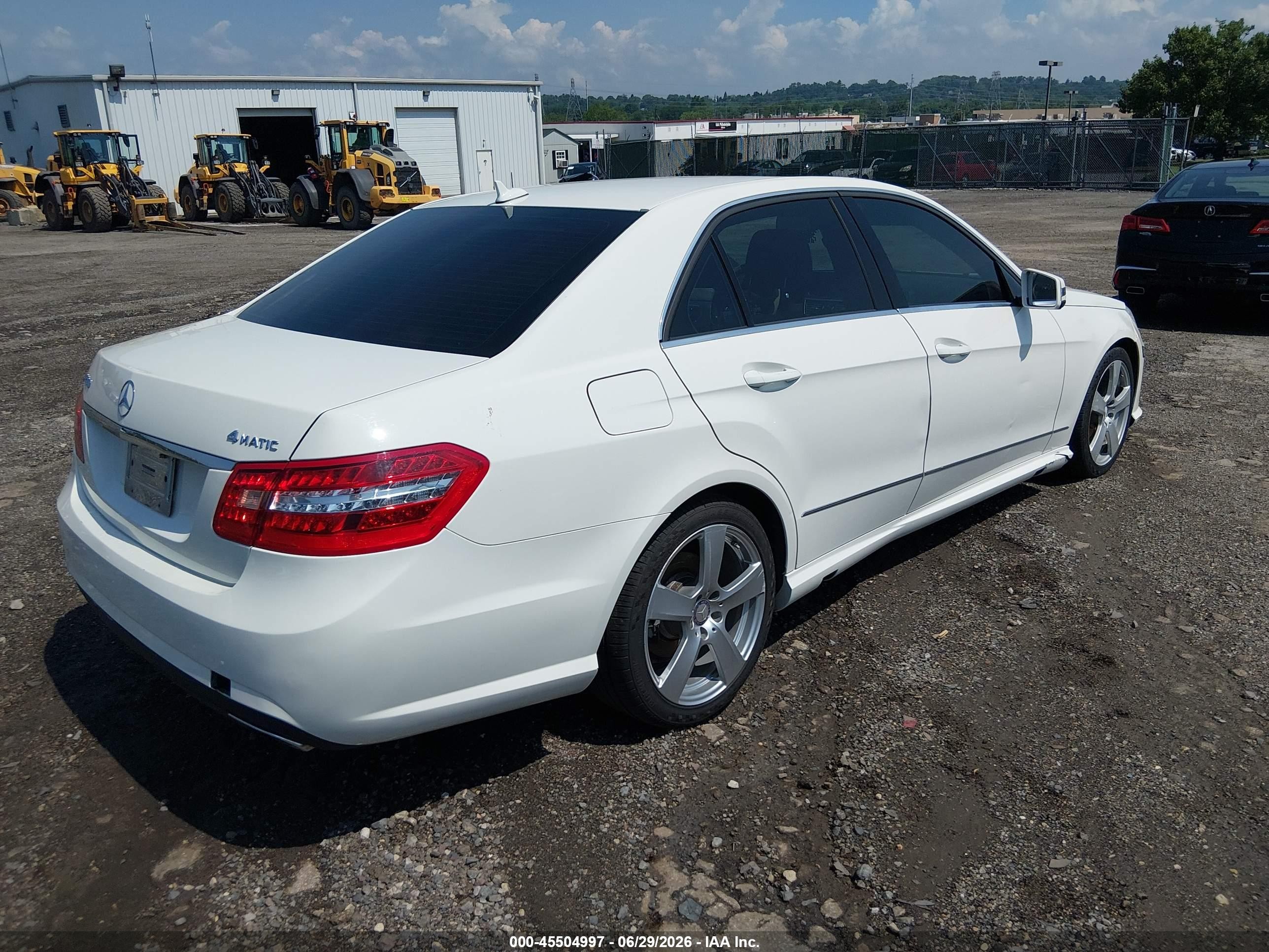2010 Mercedes-benz E 350 4matic White vin: WDDHF8HB3AA109592
